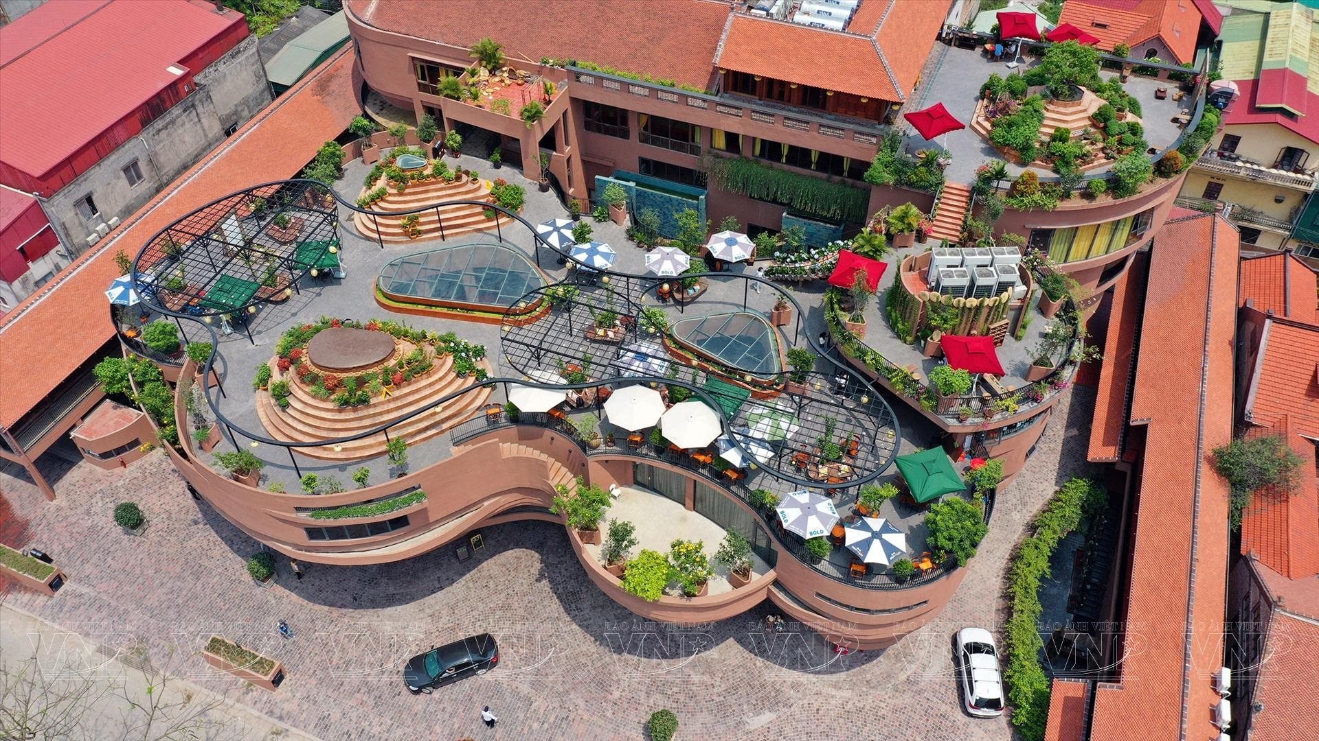 Một công trình tại Việt Nam lọt top kiến trúc đẹp nhất thế giới, đứng cùng loạt biểu tượng như Kim tự tháp Giza và đền Taj Mahal - Ảnh 3