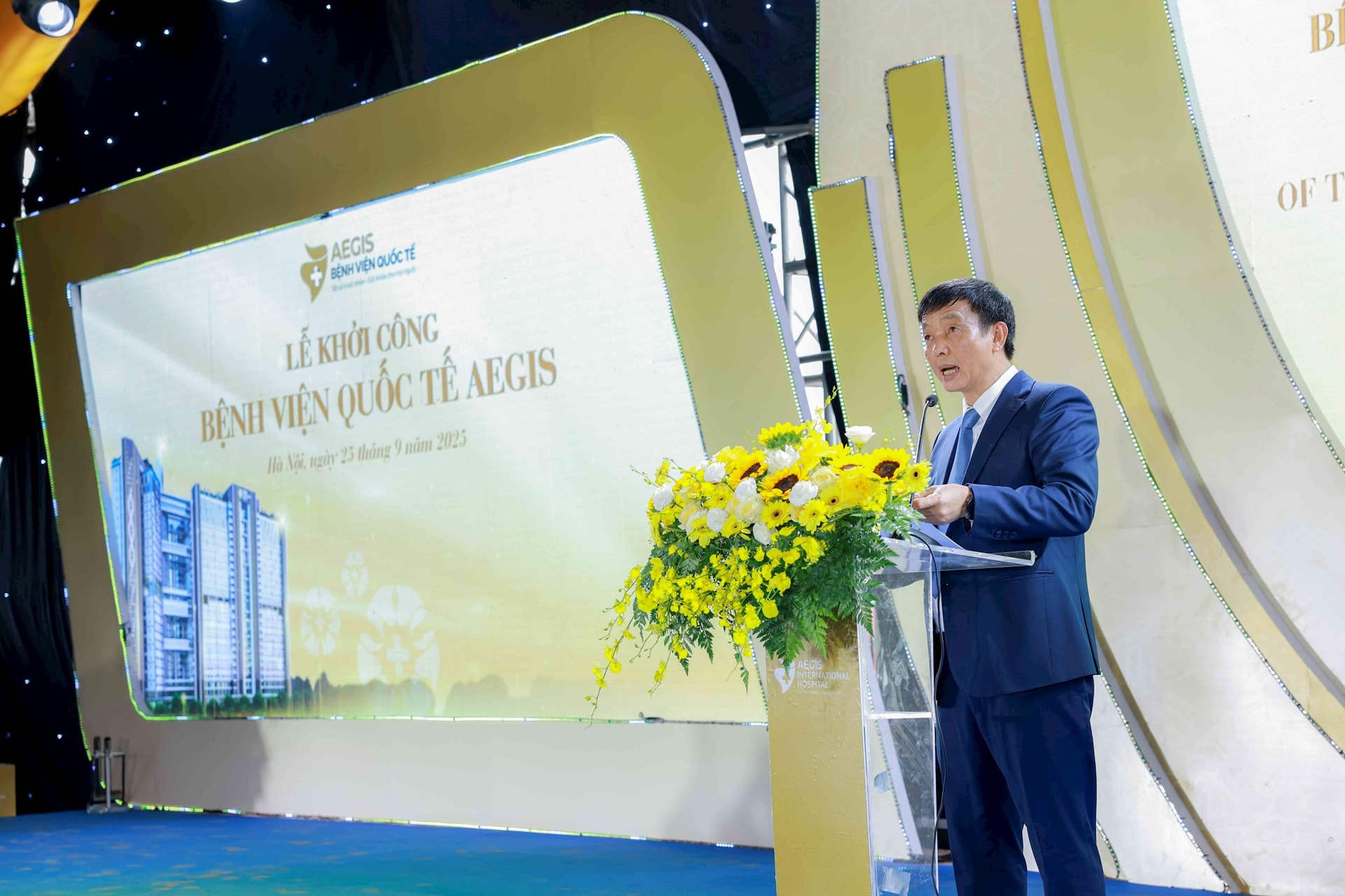 Vinaconex vừa phê duyệt một giao dịch "đặc biệt" với gia đình Tổng giám đốc: Chuyện gì đang xảy ra? - Ảnh 3