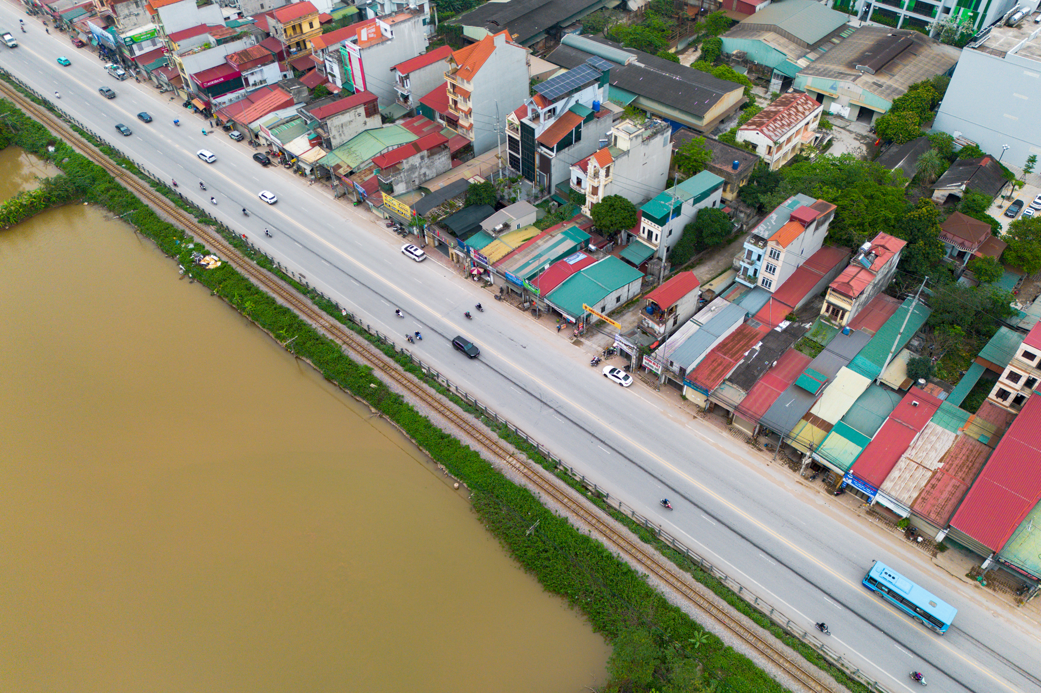 Toàn cảnh mạng lưới giao thông hàng trăm nghìn tỷ kết nối đại đô thị lớn nhất cả nước: Đường 90m, cao tốc 12 làn xe, ga rộng nhất của tuyến đường sắt 67 tỷ USD - Ảnh 3