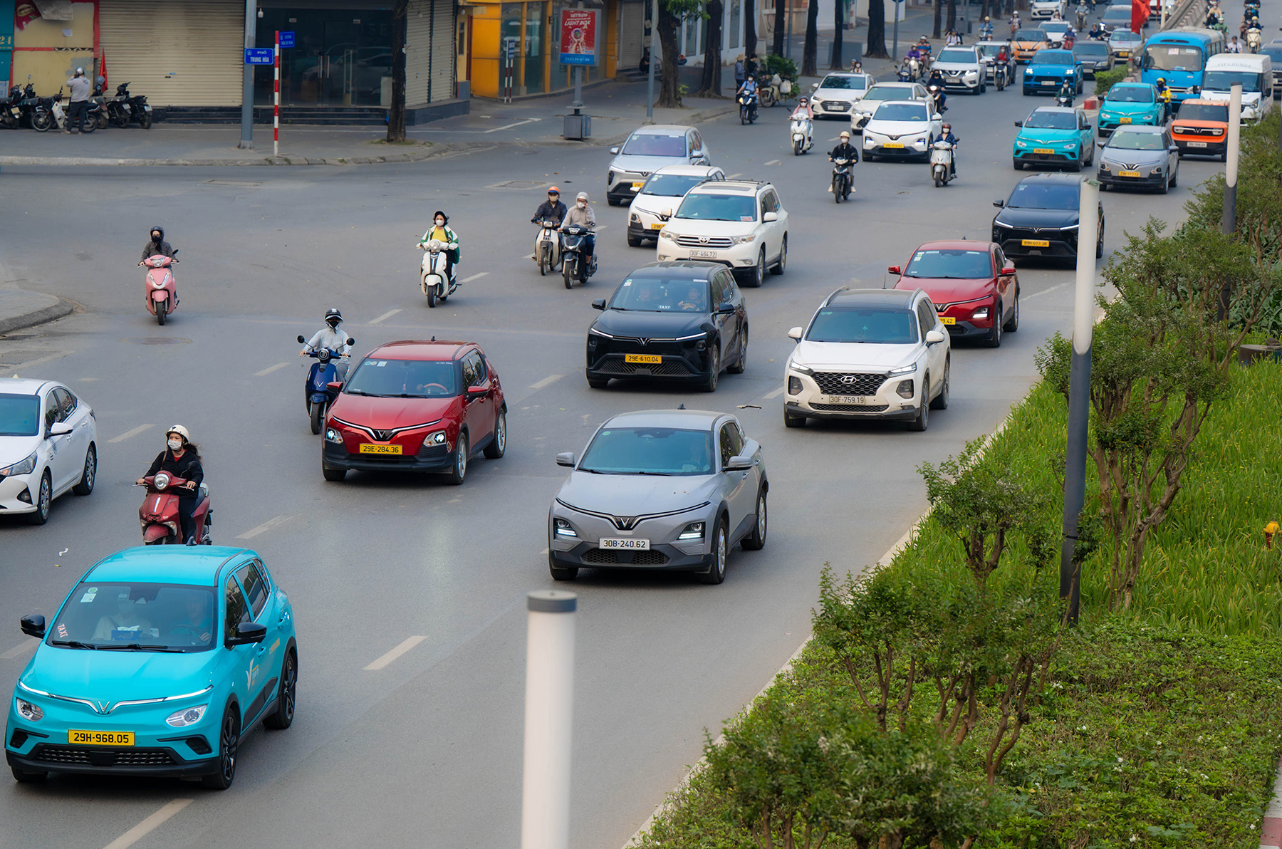 Hà Nội trong một khung hình: 50% là xe điện! - Ảnh 2