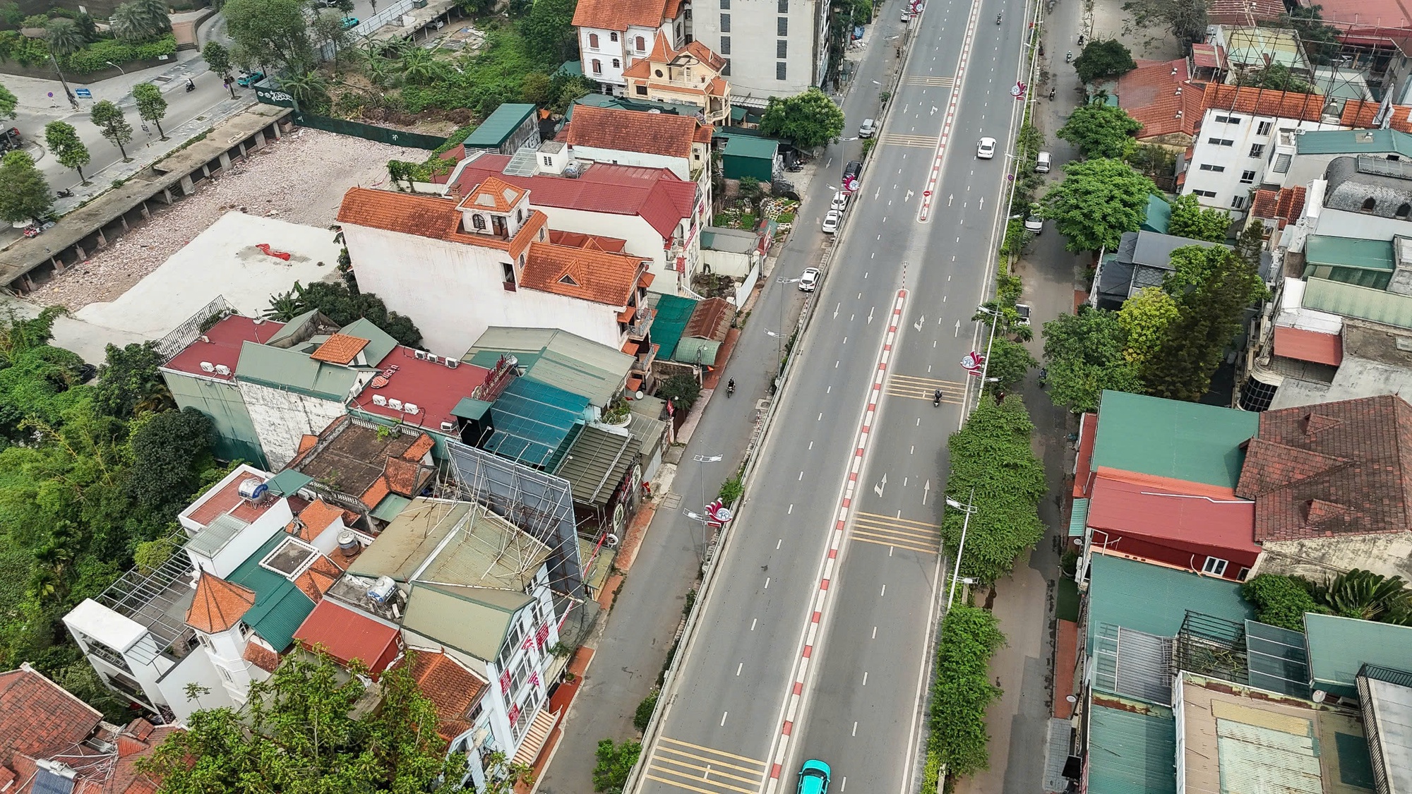 Cận cảnh đoạn đường dài 100 m có mức đầu tư 6,42 tỉ đồng/m - Ảnh 4