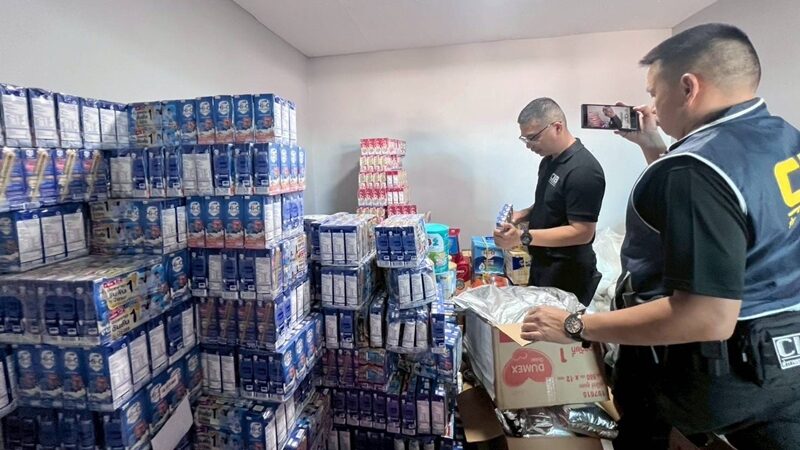 Đột kích một nhà máy, công an phát hiện đường dây sản xuất sữa hết hạn và bột ngọt, cà phê giả, tịch thu hơn 13.000 sản phẩm - Ảnh 1