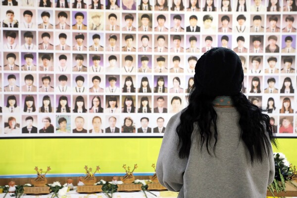 12 năm, thảm kịch chìm phà Sewol vẫn chưa kết thúc: “Xin hãy nhớ đến những đứa trẻ xinh đẹp vẫn đang ở lại nơi đây” - Ảnh 4