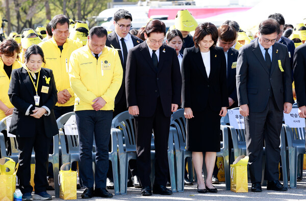 12 năm, thảm kịch chìm phà Sewol vẫn chưa kết thúc: “Xin hãy nhớ đến những đứa trẻ xinh đẹp vẫn đang ở lại nơi đây” - Ảnh 2