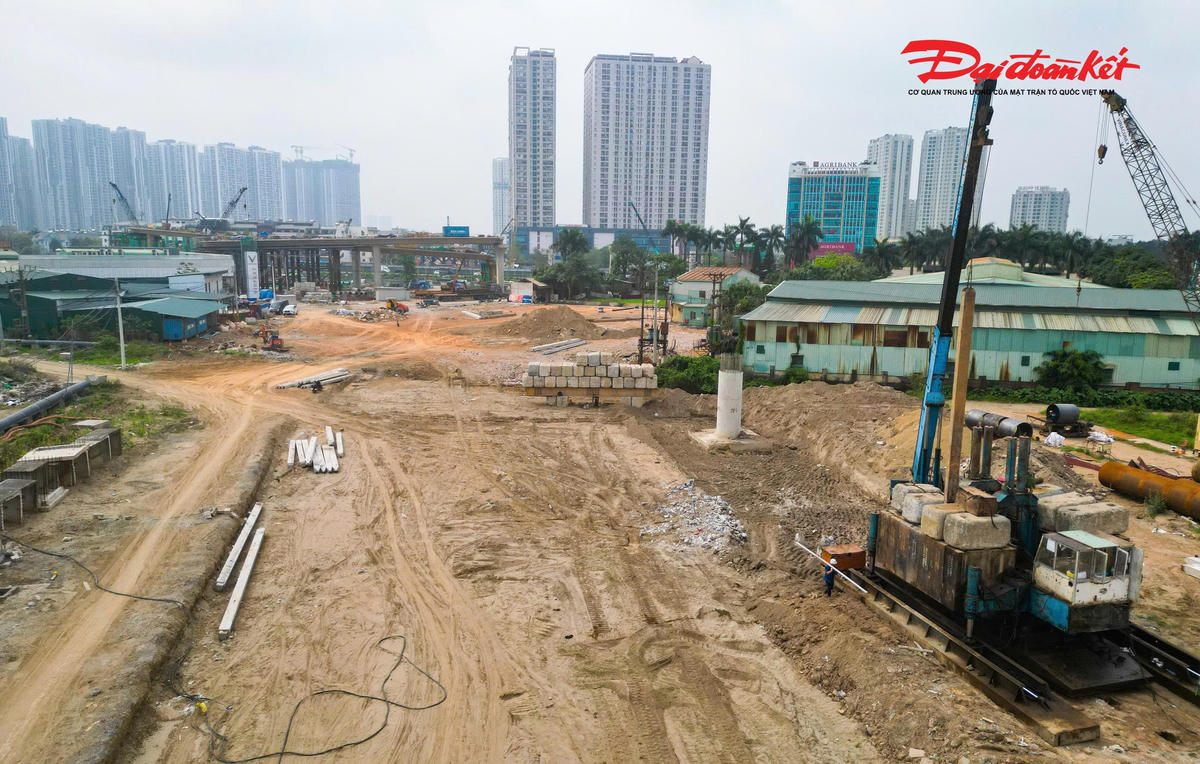Nút giao 2.400 tỷ đồng trên Đại lộ Thăng Long dần hiện rõ hình hài - Ảnh 5