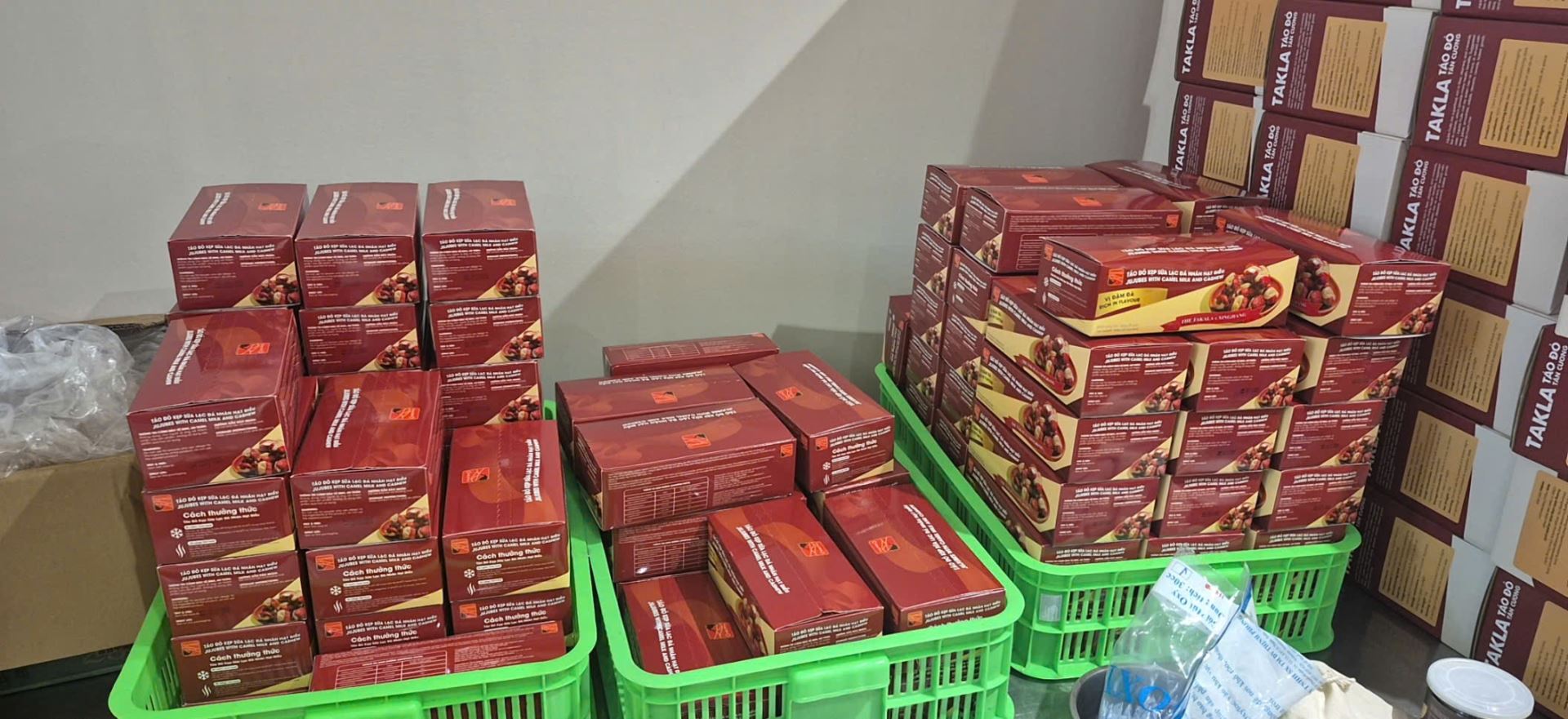 Đường dây đóng gói táo đỏ, kỷ tử, trà mật không rõ nguồn gốc... bán tràn lan trên TikTok Shop, Shopee: Ai đứng sau loạt sản phẩm TAKLA? - Ảnh 1