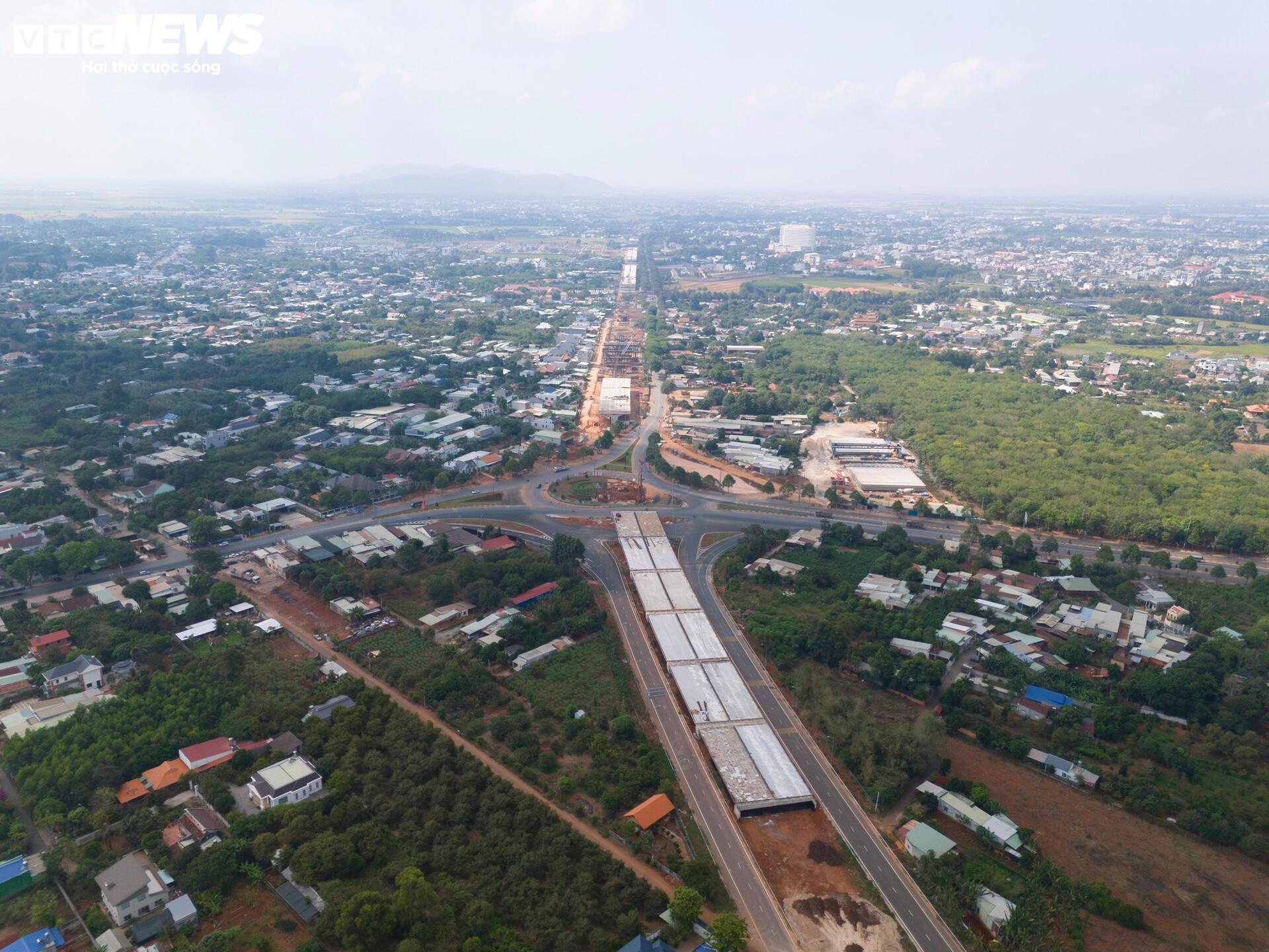 Cận cảnh gần 40km cao tốc Biên Hòa - Vũng Tàu sẵn sàng thông xe - Ảnh 8