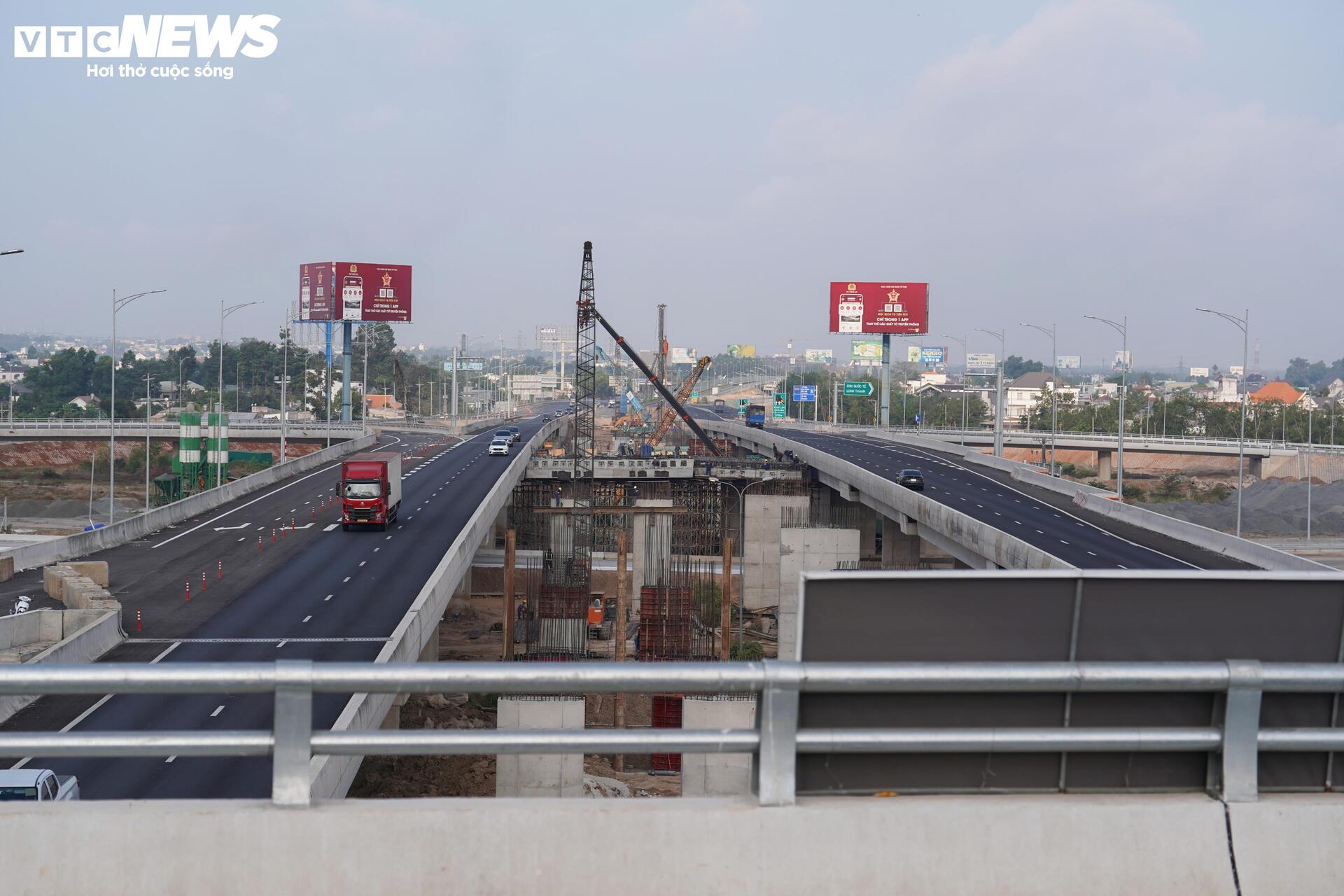 Cận cảnh gần 40km cao tốc Biên Hòa - Vũng Tàu sẵn sàng thông xe - Ảnh 4