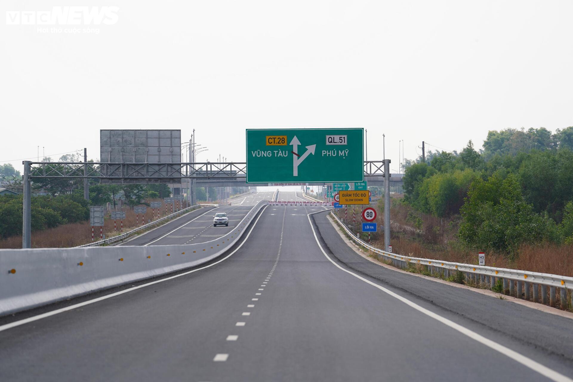 Cận cảnh gần 40km cao tốc Biên Hòa - Vũng Tàu sẵn sàng thông xe - Ảnh 5