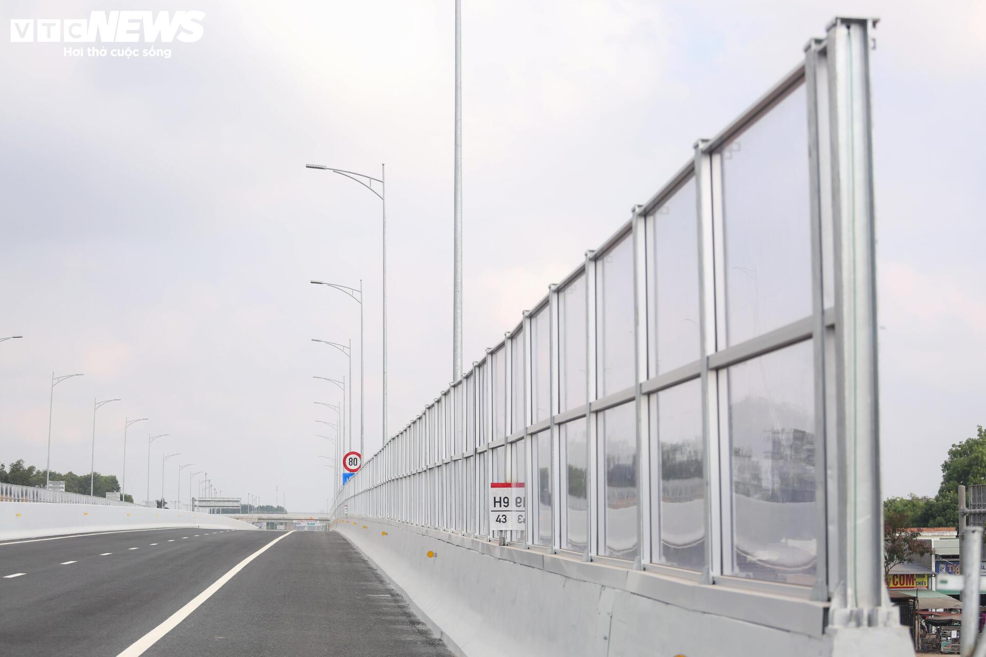 Cận cảnh gần 40km cao tốc Biên Hòa - Vũng Tàu sẵn sàng thông xe - Ảnh 7