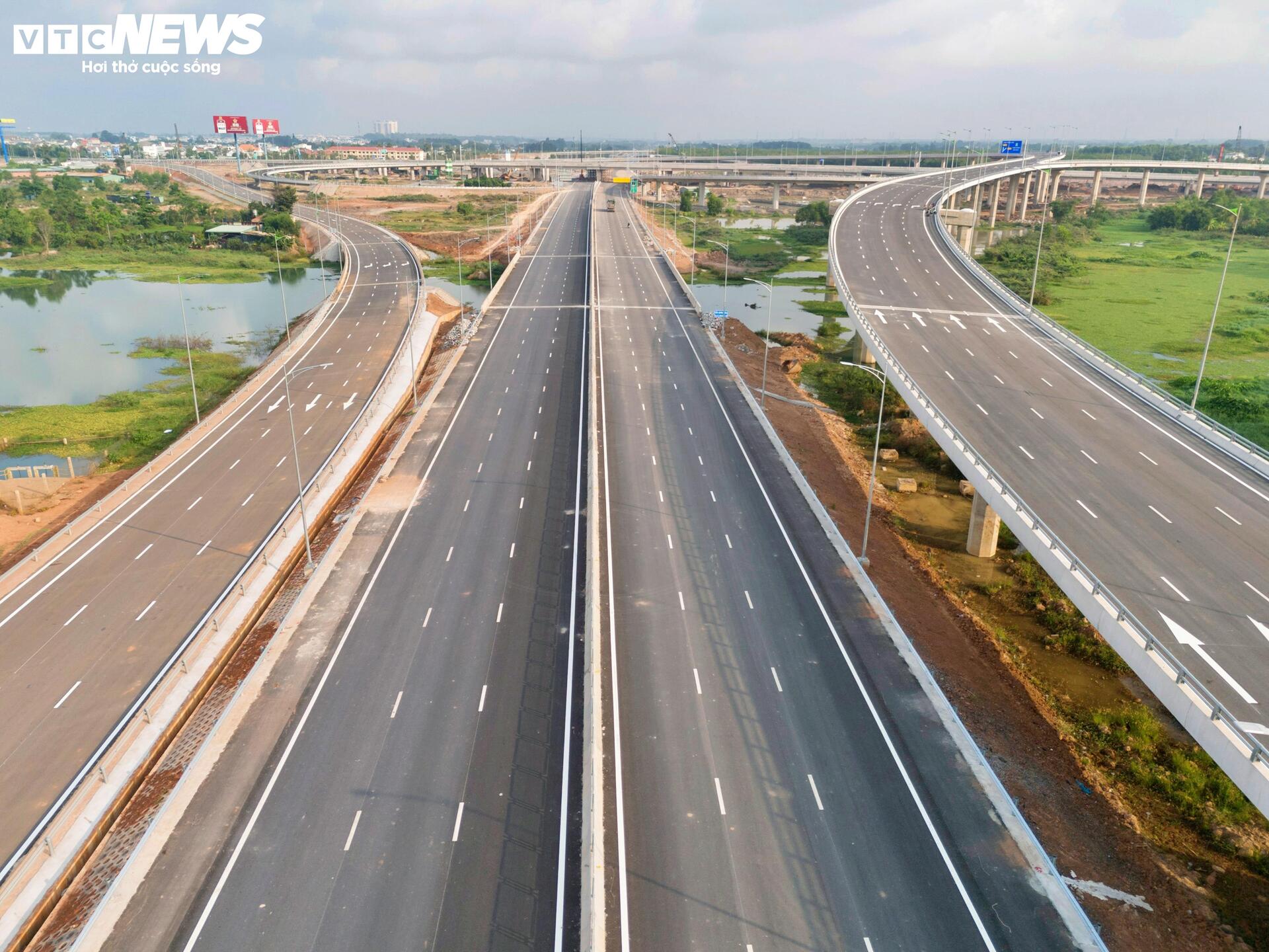 Cận cảnh gần 40km cao tốc Biên Hòa - Vũng Tàu sẵn sàng thông xe - Ảnh 2