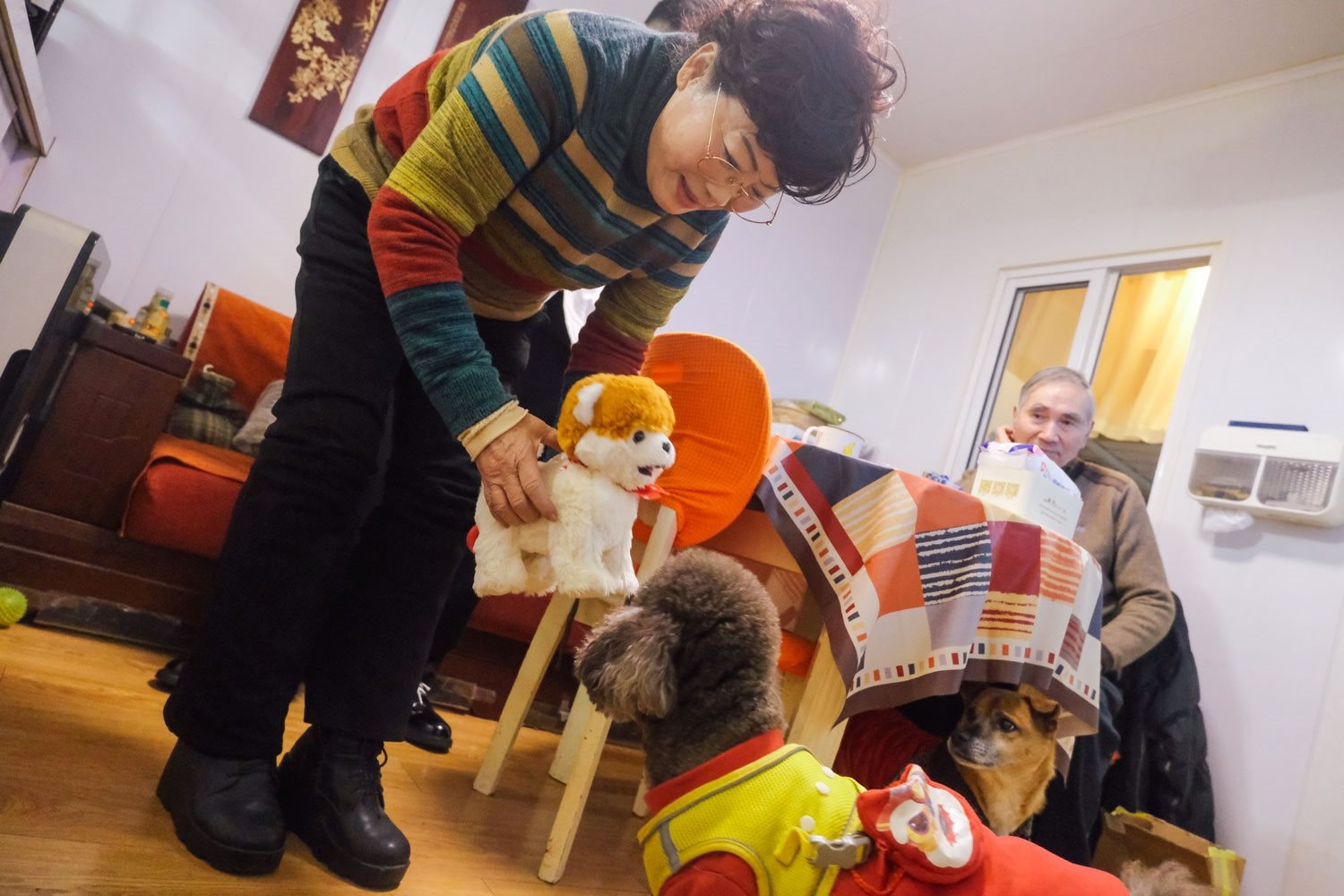 Không con cái, người già ở nước láng giềng Việt Nam đặt kỳ vọng vào loại “bảo hiểm tuổi già” mới - Ảnh 3