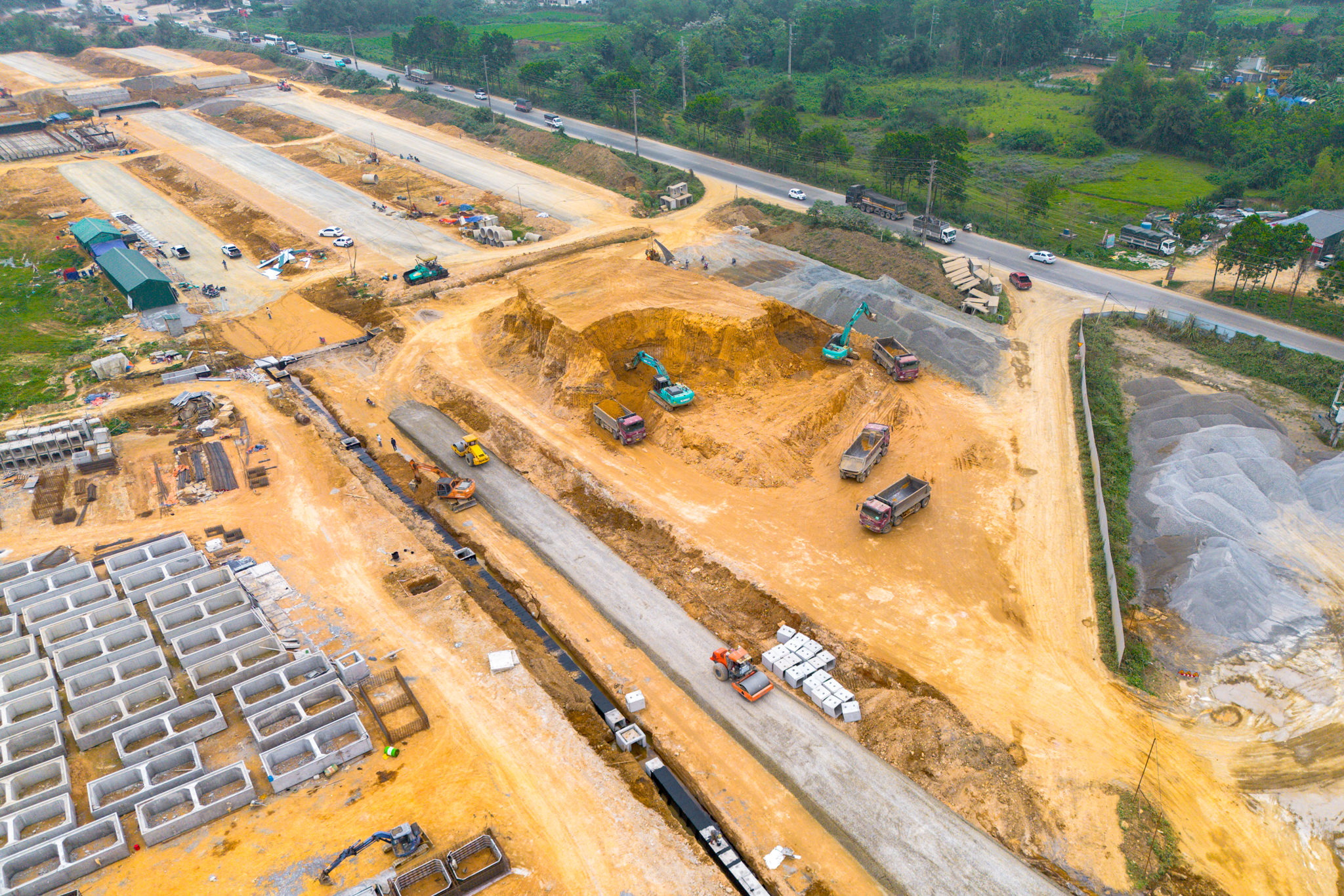 Toàn cảnh con đường rộng nhất Việt Nam, kết nối đại lộ dài nhất với đại học lớn nhất cả nước - Ảnh 4