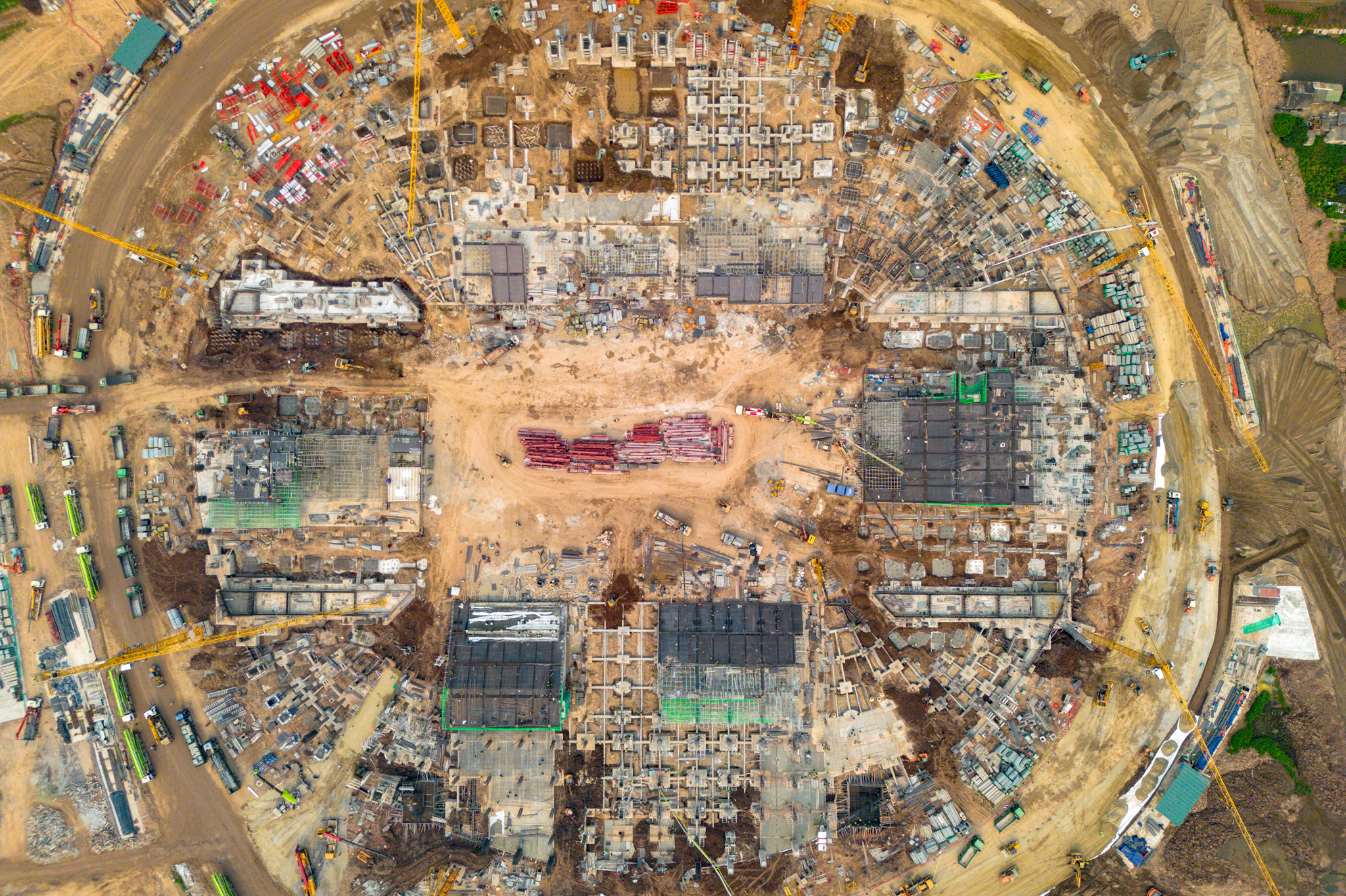 Đại công trường xây sân vận động lớn thứ hai Việt Nam: Lột xác sau 2 tháng, khán đài 60.000 chỗ dần lộ diện - Ảnh 4