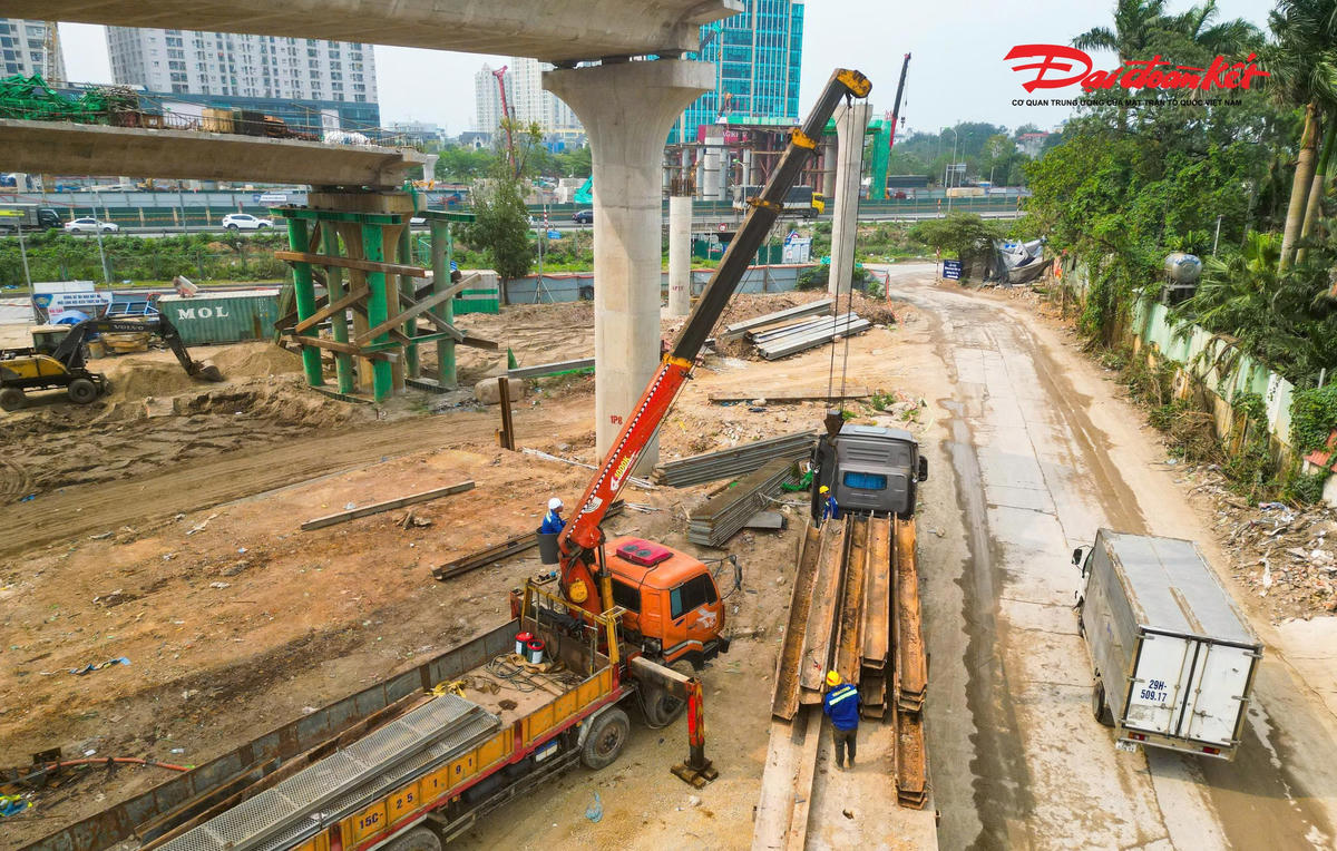 Nút giao 2.400 tỷ đồng trên Đại lộ Thăng Long dần hiện rõ hình hài - Ảnh 6