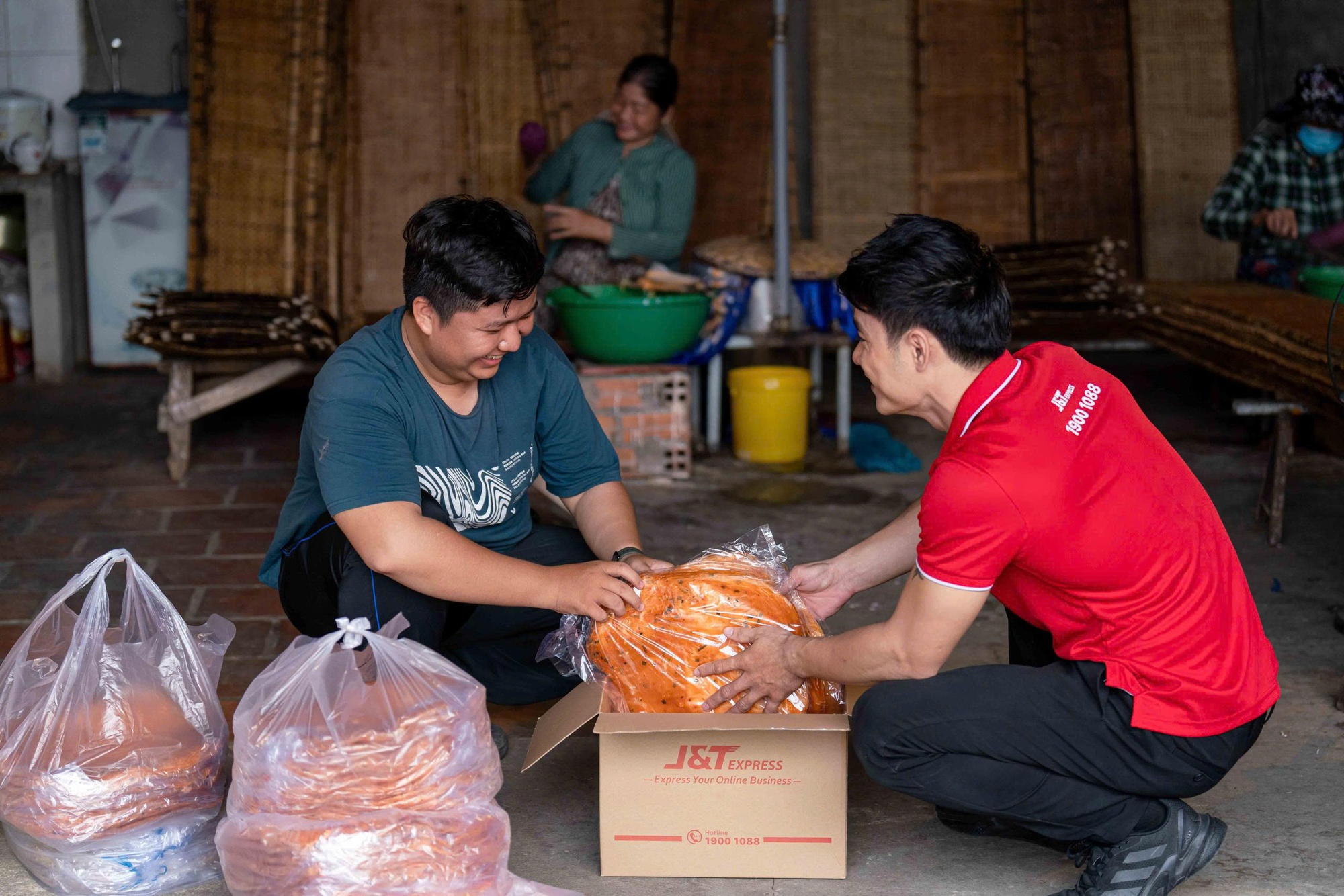 Nghỉ lễ dài ngày: Người trẻ chọn gửi đồ trước để giảm tải hành lý - Ảnh 2