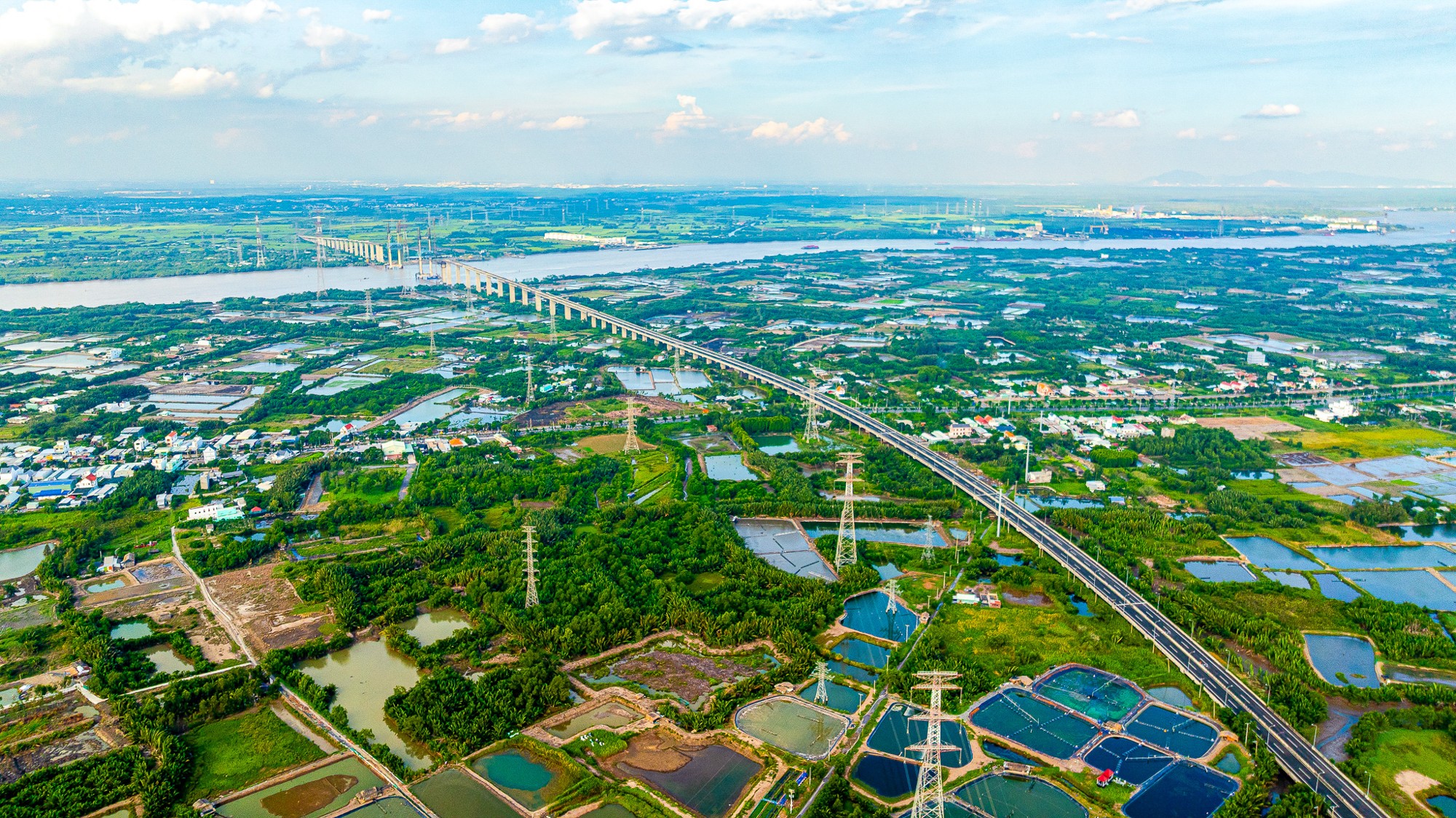 Việt Nam sắp hoàn thành cây cầu dây văng sở hữu nhịp chính 300m, tĩnh không thông thuyền cao kỷ lục chưa từng có trong lịch sử - Ảnh 2