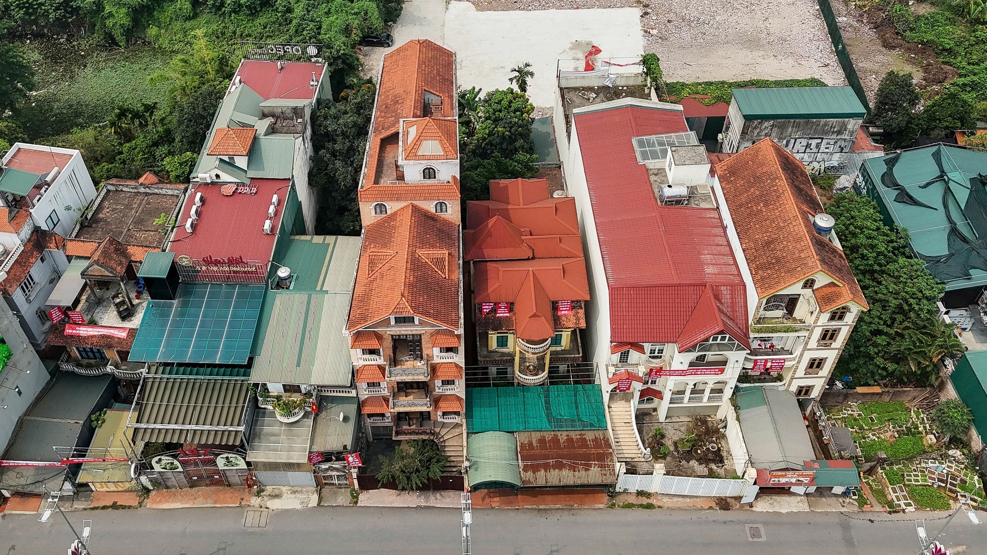 Cận cảnh đoạn đường dài 100 m có mức đầu tư 6,42 tỉ đồng/m - Ảnh 6