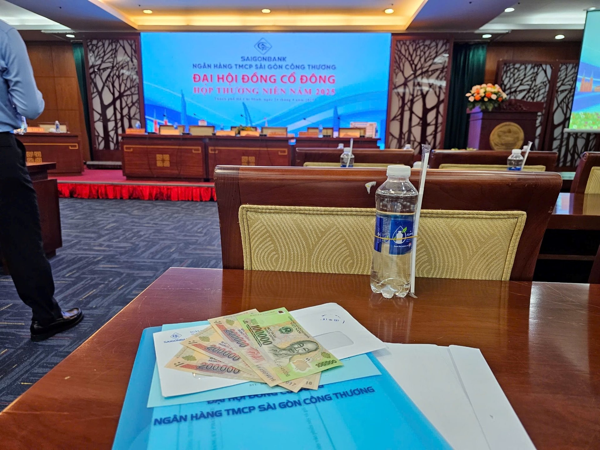 Không phải MB, đây mới là ngân hàng tặng nhiều tiền nhất cho cổ đông tham dự đại hội những năm trước - Ảnh 1