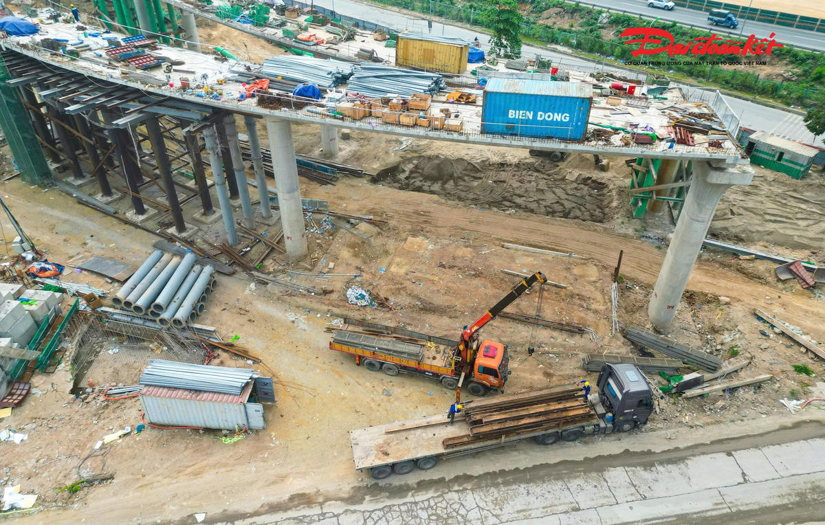 Nút giao 2.400 tỷ đồng trên Đại lộ Thăng Long dần hiện rõ hình hài - Ảnh 12