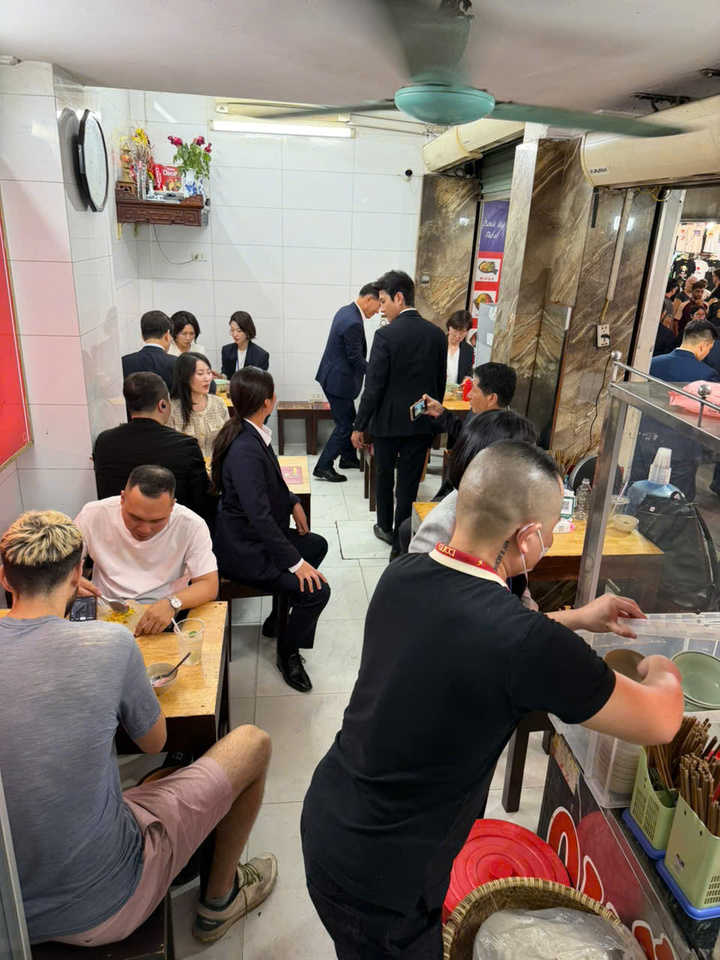 Chủ quán phở đón Tổng thống Hàn Quốc: 'Cả đêm qua tôi hạnh phúc không ngủ nổi' - Ảnh 3