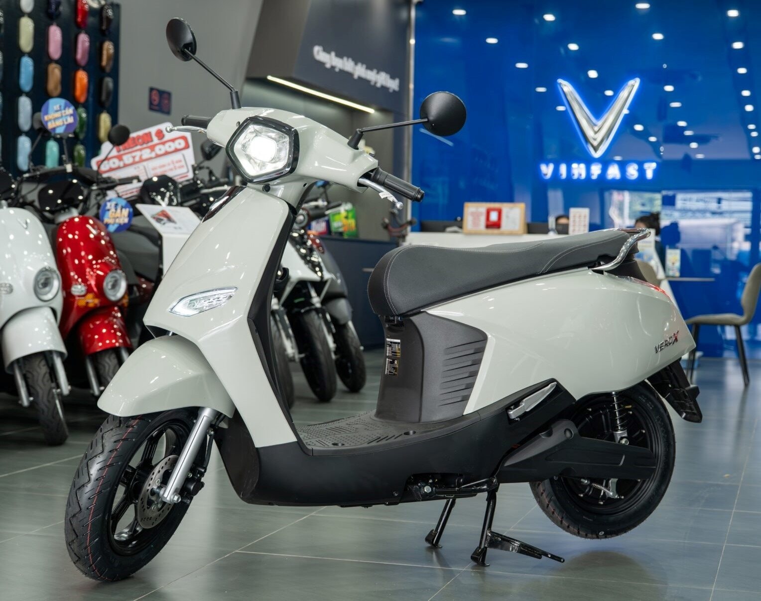 Ngang giá với Honda Vision, đây là 5 xe máy điện đáng mua nhất - có mẫu đi được hơn 260km khi đầy pin - Ảnh 3