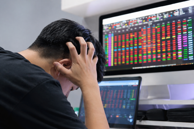 Chứng khoán 23-4: VN-Index rung lắc dữ dội, cổ phiếu PC1 "có biến" - Ảnh 1