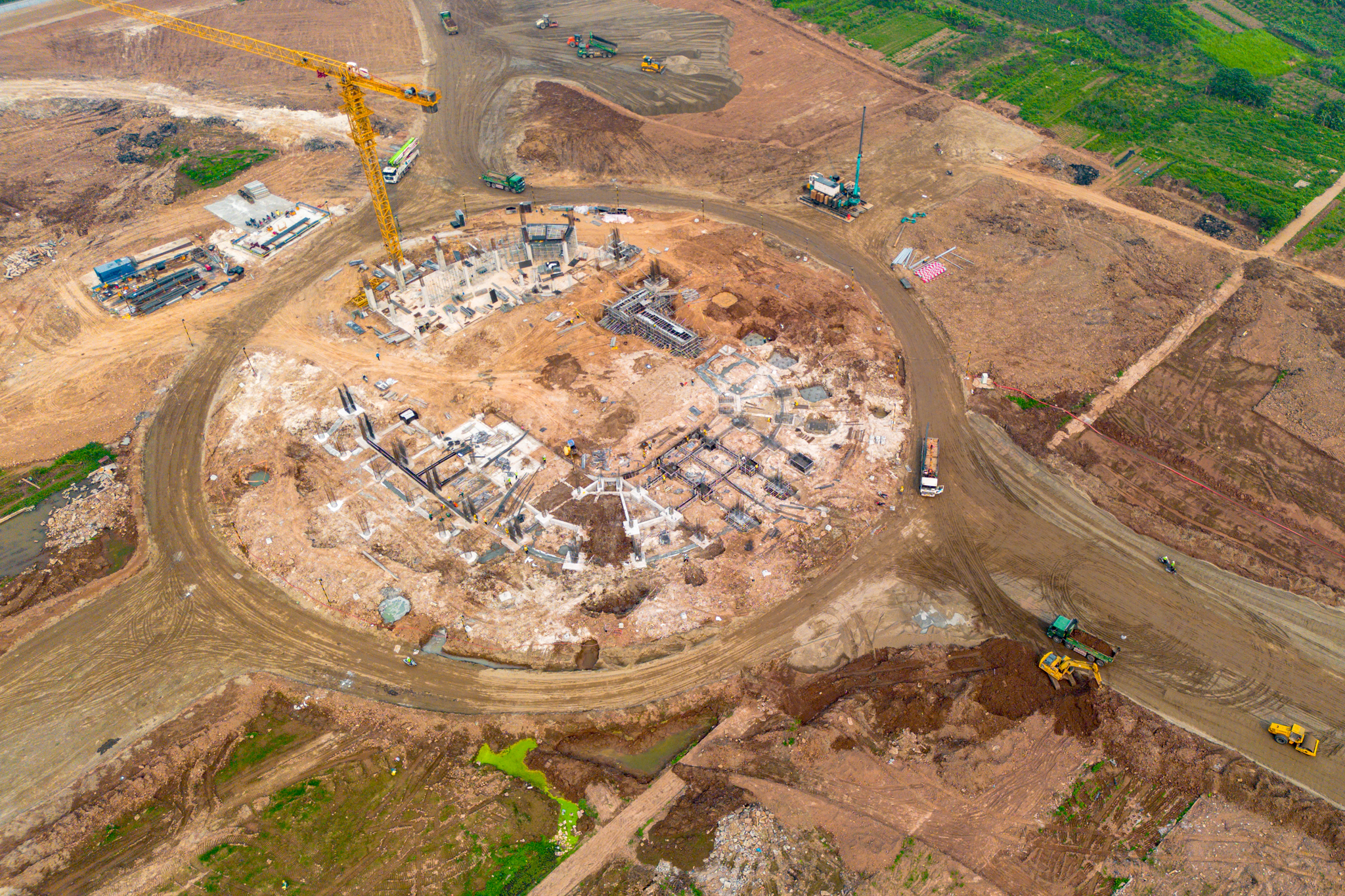 Đại công trường xây sân vận động lớn thứ hai Việt Nam: Lột xác sau 2 tháng, khán đài 60.000 chỗ dần lộ diện - Ảnh 6