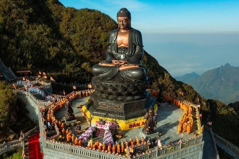 Lần đầu tiên trong lịch sử, người Việt dựng lên một công trình có trọng lượng tới 62 tấn trên độ cao 3.100m giữa biển mây, xác lập kỷ lục kỳ vĩ nhất châu Á - Ảnh 2