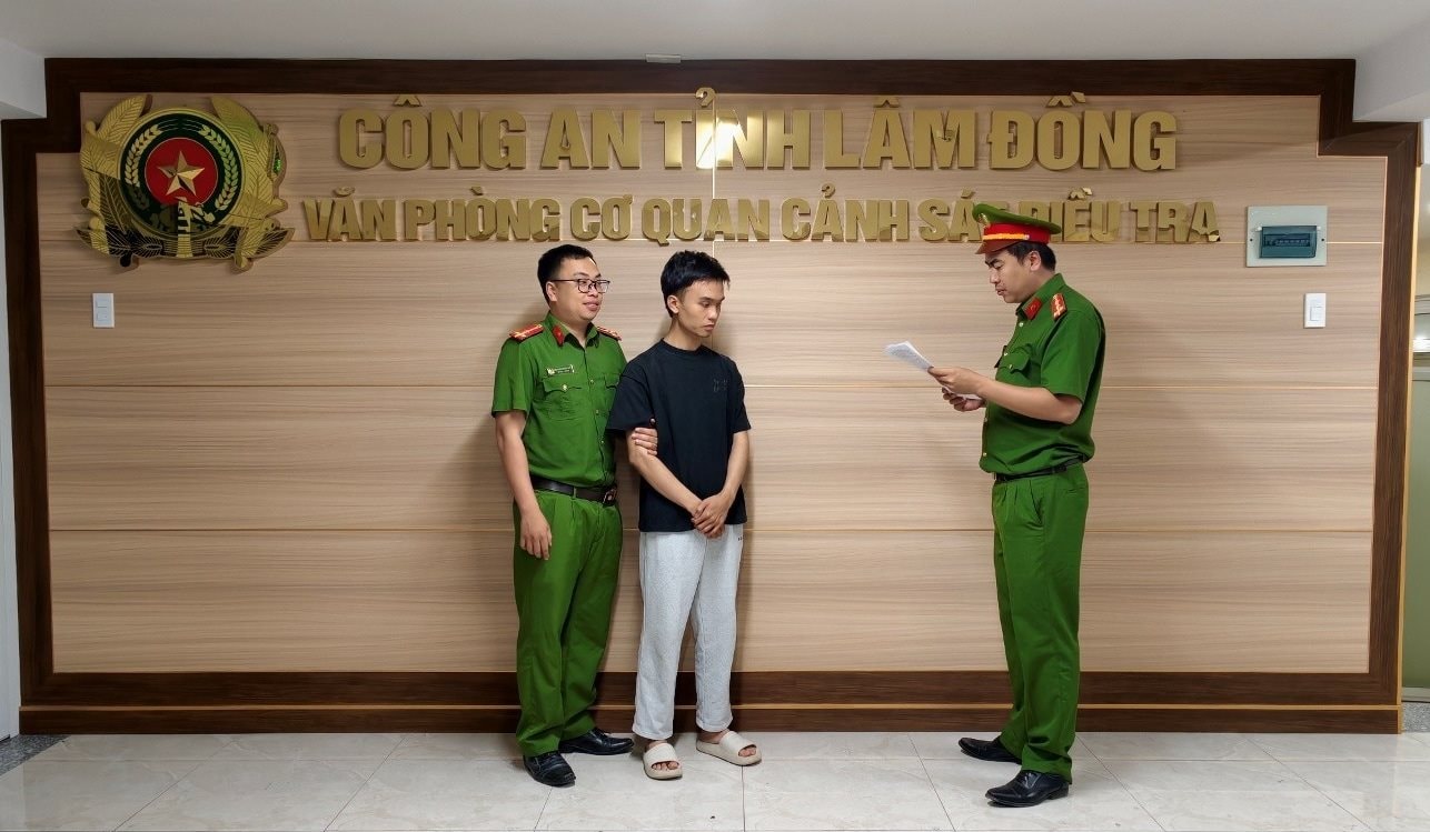 Công an bắt khẩn cấp một nhân viên ngân hàng MB ở Lâm Đồng - Ảnh 1