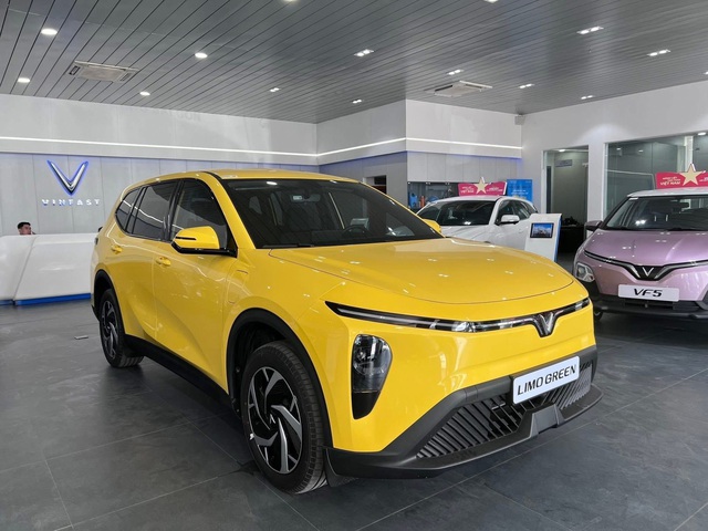 VinFast nhá hàng Limo Green tại thị trường tỷ dân: Hết thời chạy thử, ngày 'lên kệ' đã cận kề - Ảnh 3