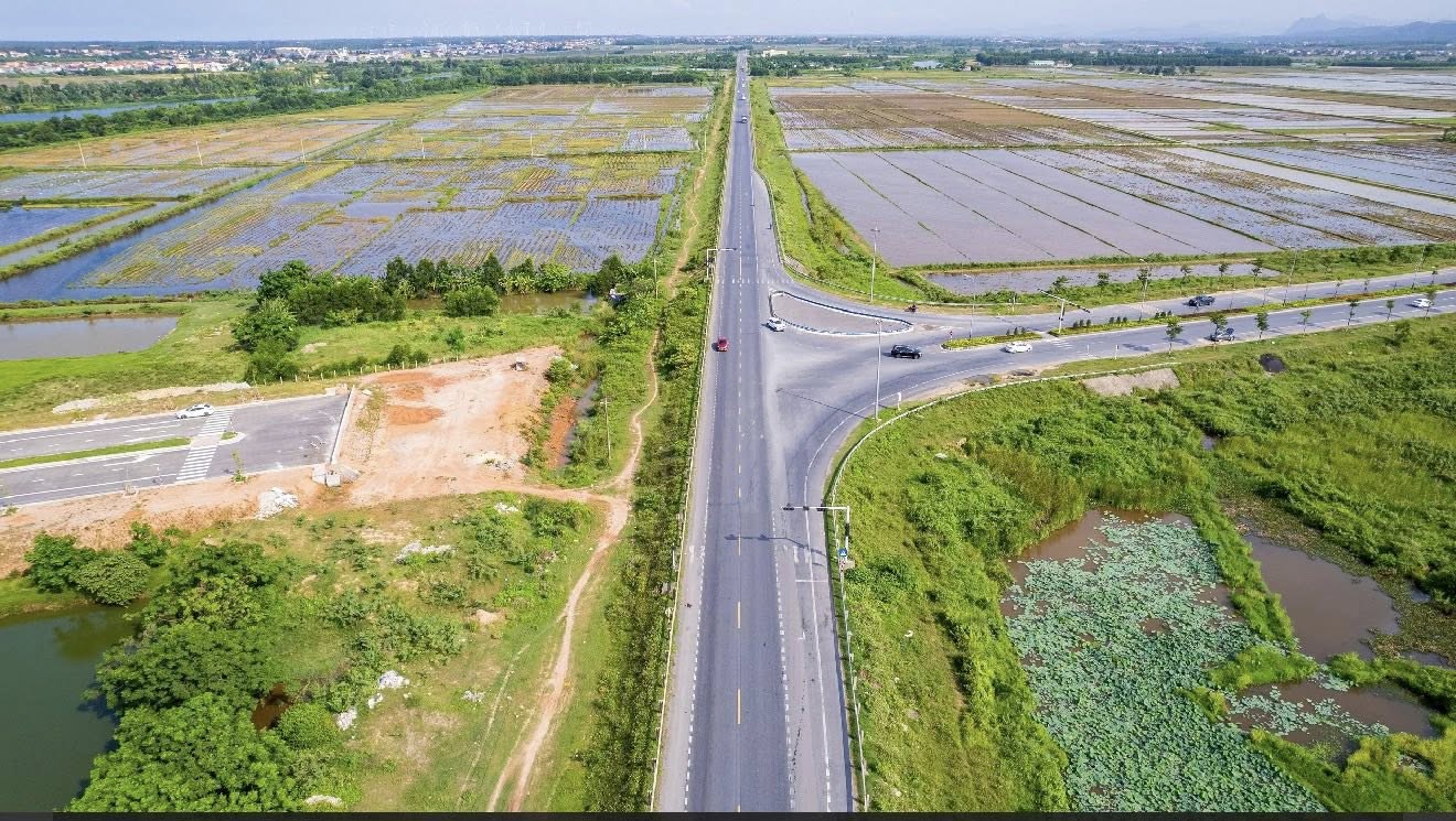 Chủ tịch tỉnh Quảng Trị chỉ đạo làm rõ vụ "người lạ" trong gói thầu 16,5 tỉ đồng - Ảnh 2