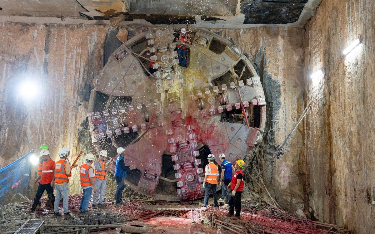 Cỗ máy 850 tấn hoàn tất xuyên qua 4km lòng đất: Tin vui sắp đến cho hàng triệu người dân Thủ đô