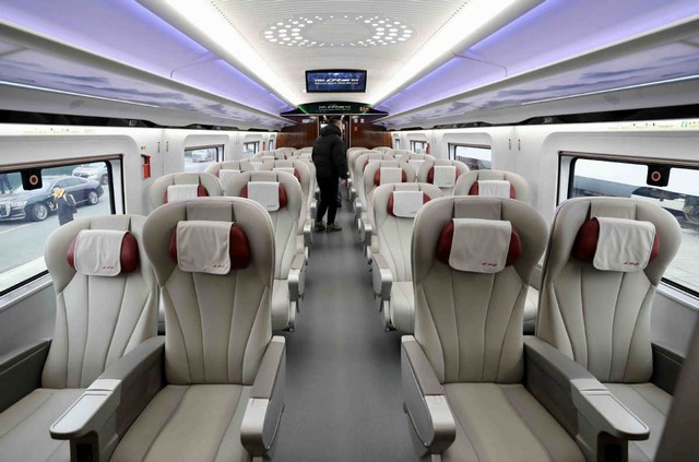 Tàu cao tốc nối thủ đô với đô thị biển: Có từ 2008, đi chưa tới 30 phút, chạy liên tục trong ngày - Ảnh 3