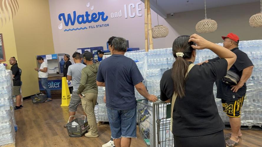 Siêu bão mạnh nhất hành tinh Sinlaku áp sát: Người dân "nín thở" trước giờ G, mưa to gió lớn đã xuất hiện - Ảnh 4