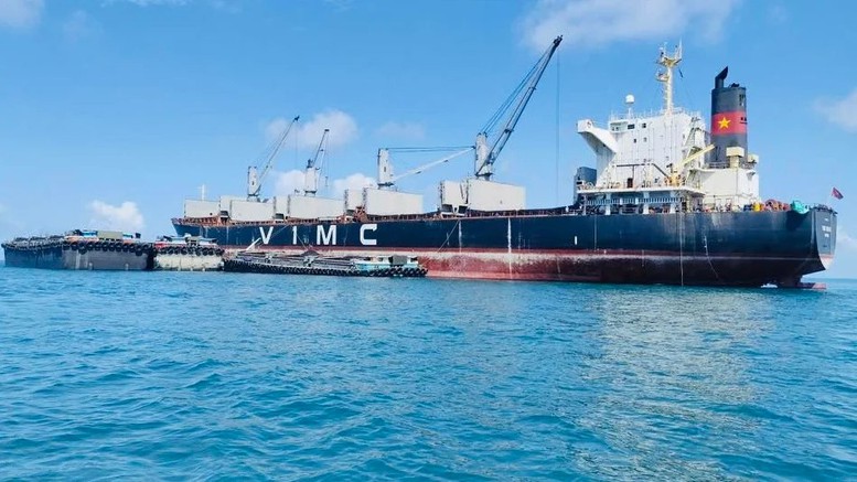 Huy động thêm tàu vận tải cỡ lớn chở dầu từ Vịnh Ba Tư về Việt Nam - Ảnh 1