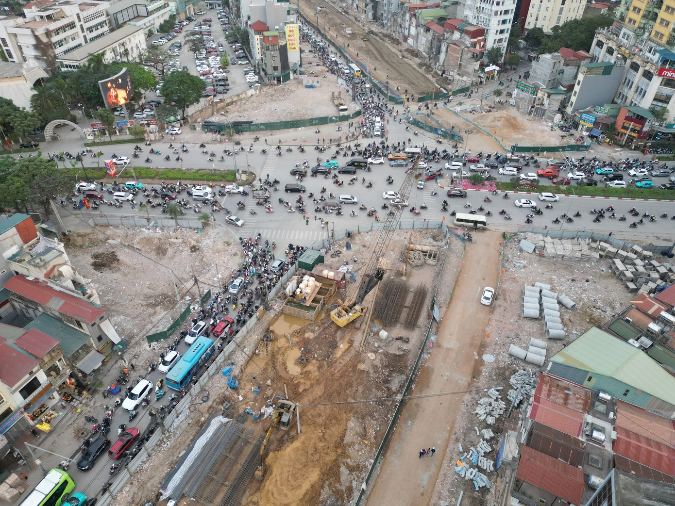 Tổ chức lại giao thông trên đường La Thành phục vụ thi công đường Vành đai 1 - Ảnh 1