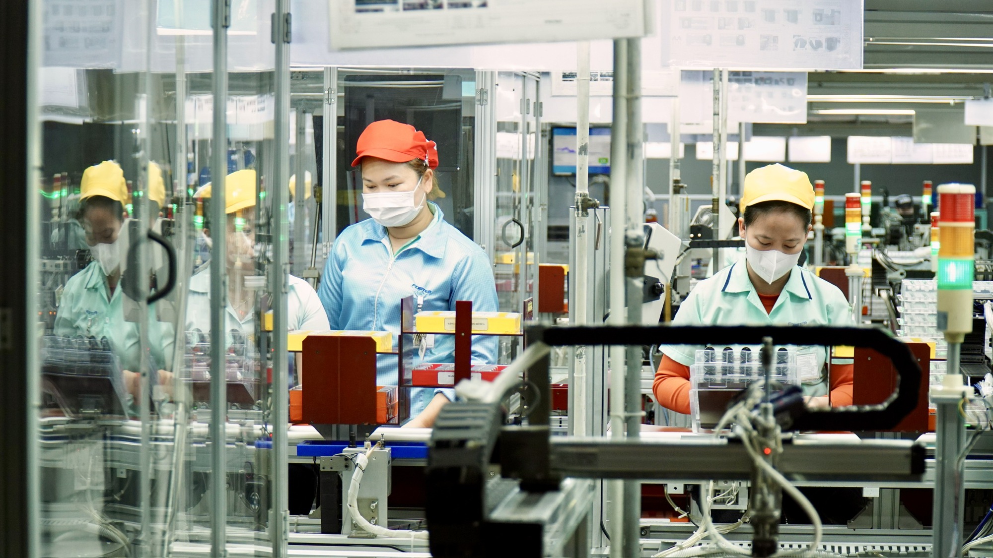 Làm việc xuyên lễ 30-4 và 1-5, người lao động được trả lương thế nào? - Ảnh 1