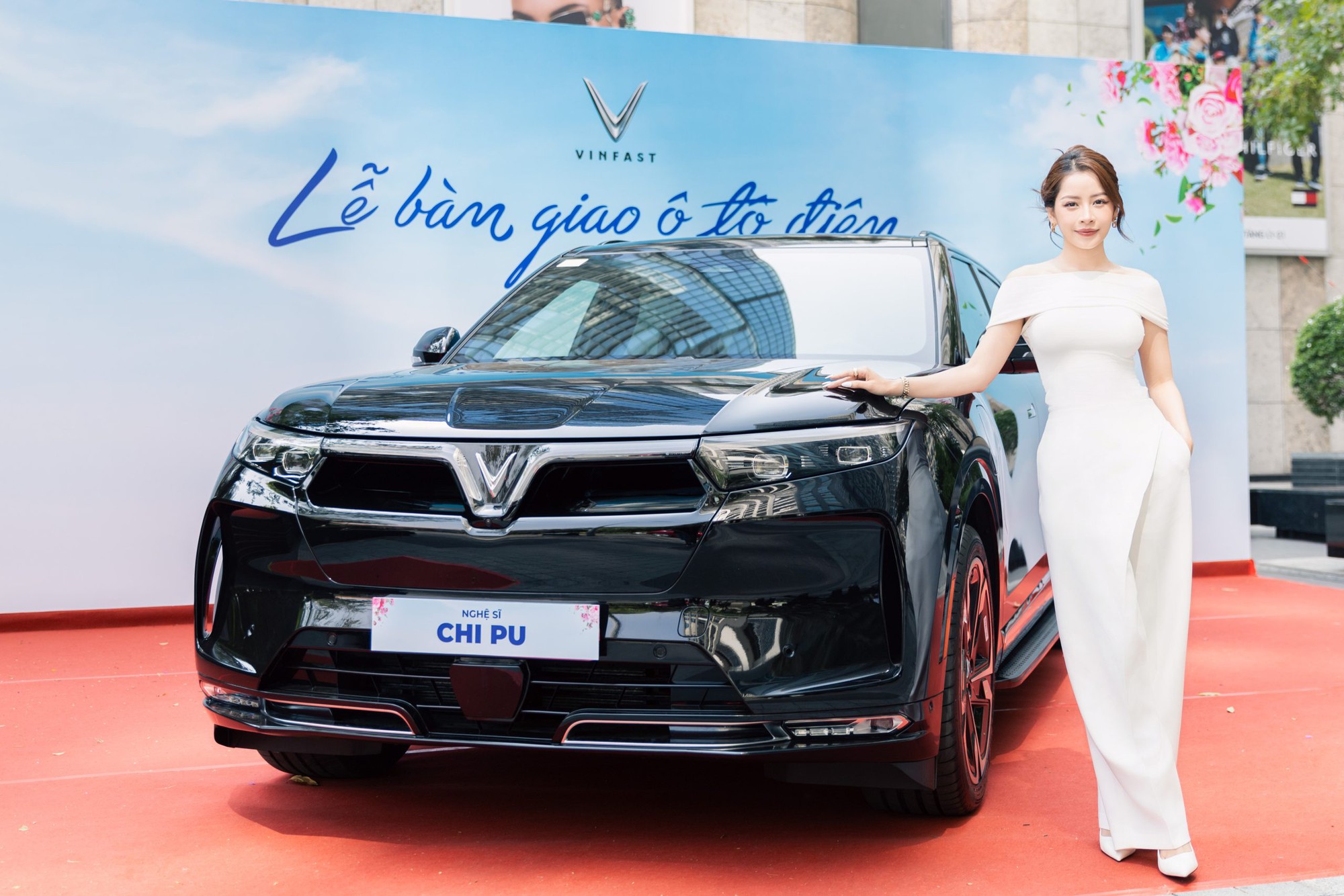 Chi Pu tặng bố chiếc Geely EX5 bản PHEV kèm lời nhắn xúc động - Ảnh 7