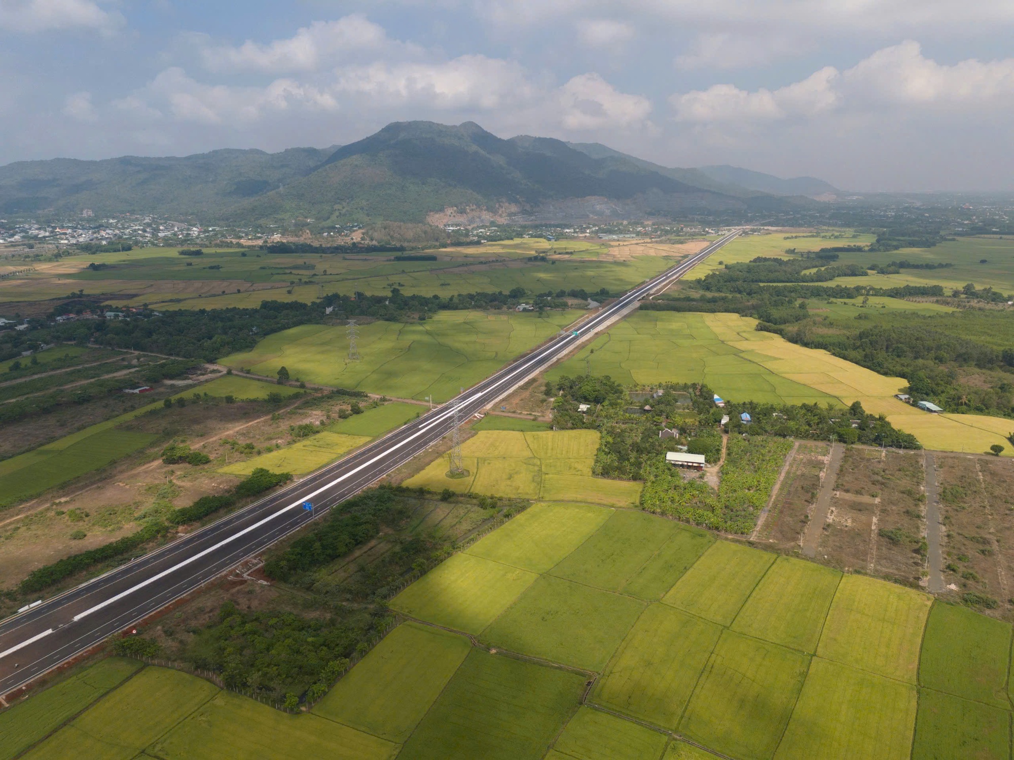 Thông xe hơn 37 km cao tốc Biên Hòa – Vũng Tàu vào đêm 29-4 - Ảnh 2