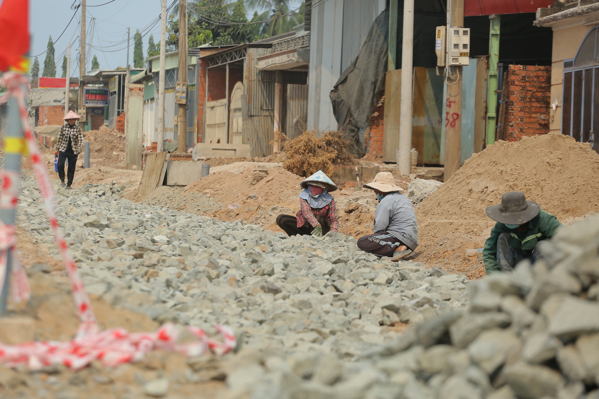 Cận cảnh công trường mở rộng đường ĐT784C ở Tây Ninh - Ảnh 4