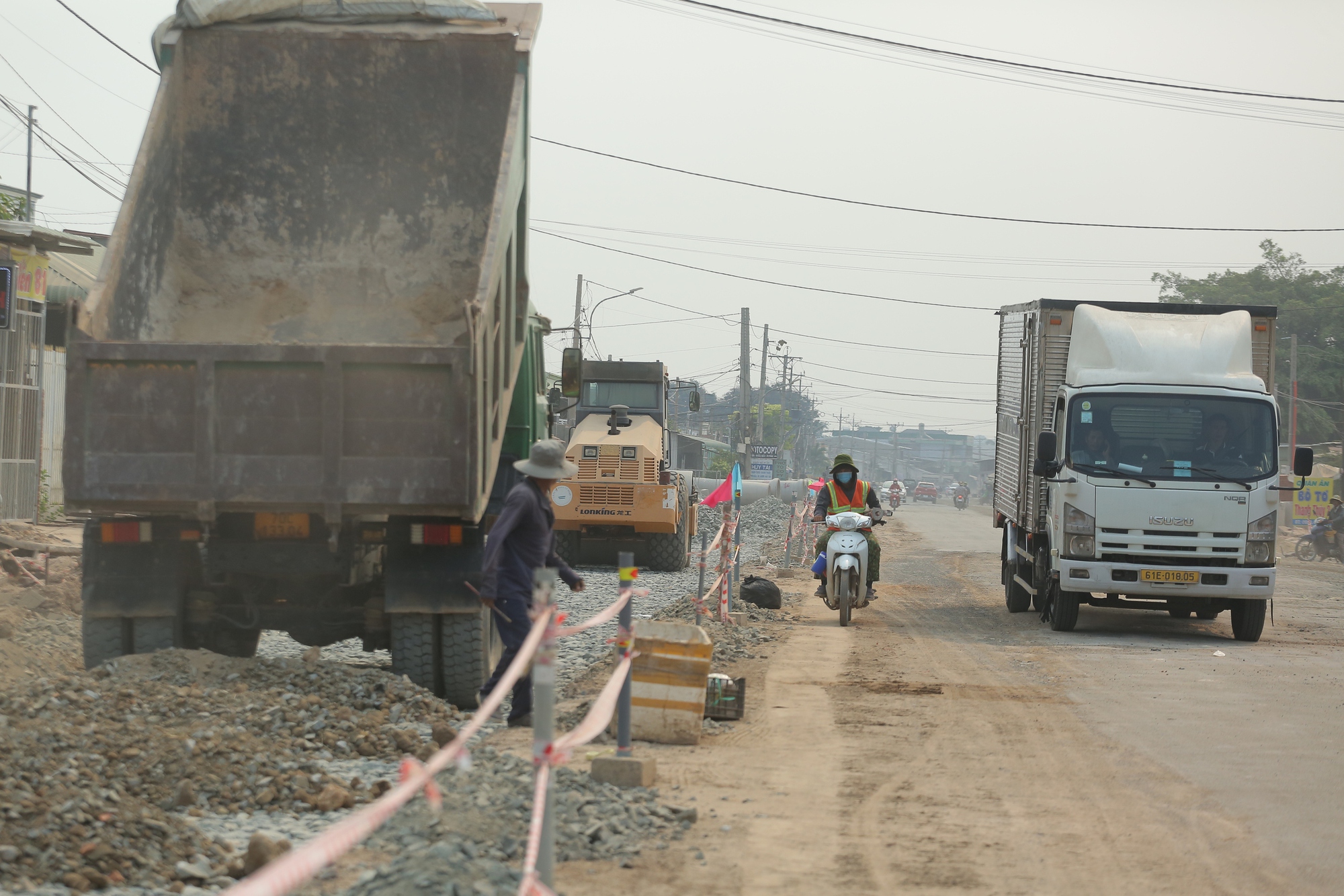 Cận cảnh công trường mở rộng đường ĐT784C ở Tây Ninh - Ảnh 12