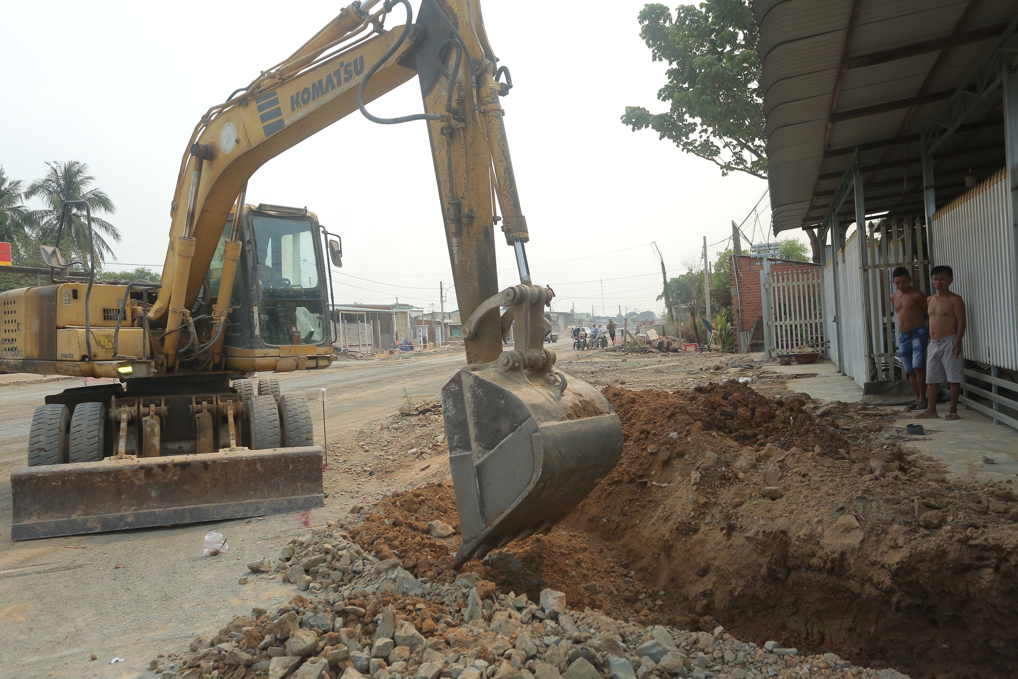 Cận cảnh công trường mở rộng đường ĐT784C ở Tây Ninh - Ảnh 7