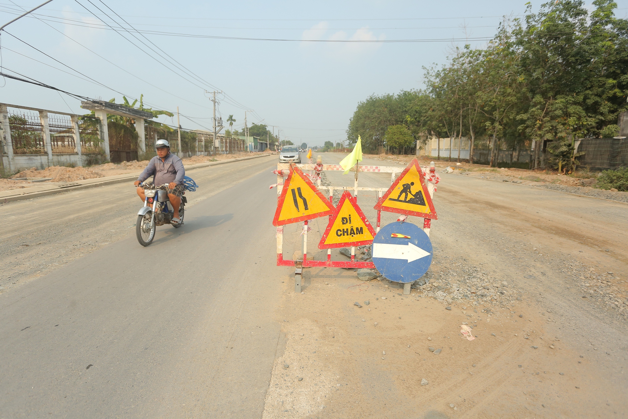 Cận cảnh công trường mở rộng đường ĐT784C ở Tây Ninh - Ảnh 9