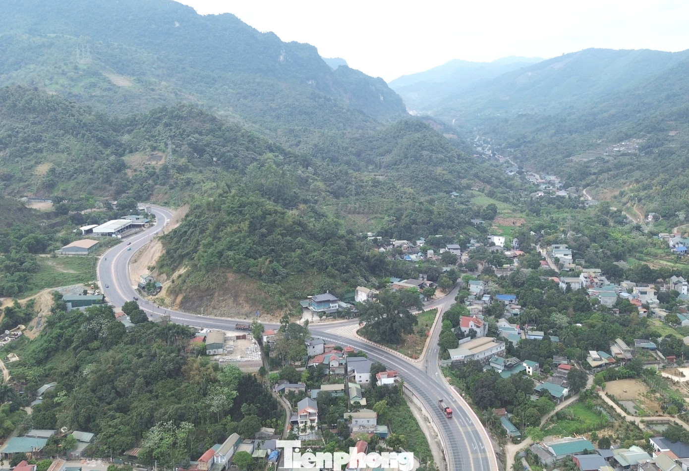 Diện mạo tuyến giao thông mới hoàn thành tại cửa ngõ Tây Bắc - Ảnh 6