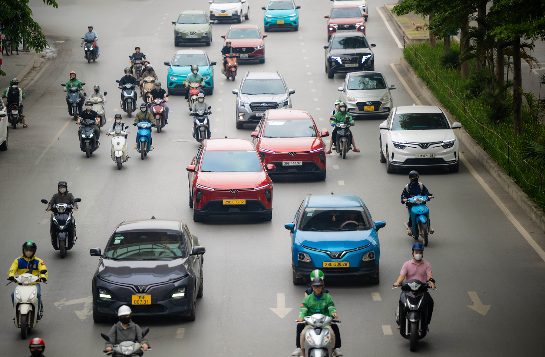 Hà Nội trong một khung hình: 50% là xe điện! - Ảnh 9