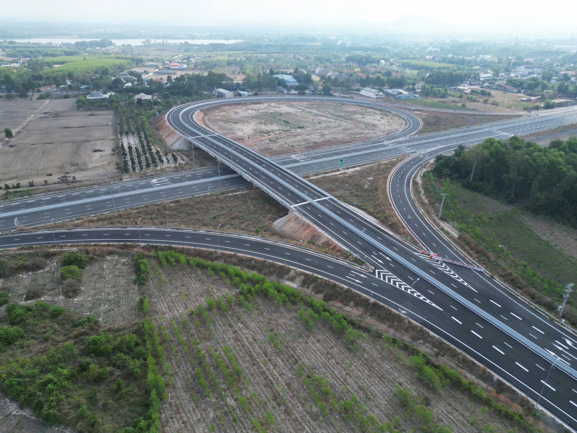 Thông xe hơn 37 km cao tốc Biên Hòa – Vũng Tàu vào đêm 29-4 - Ảnh 3