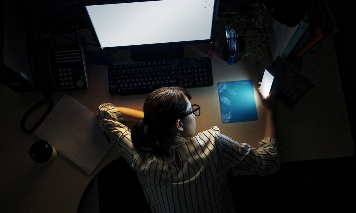 "Khác gì Squid Game đâu": Người Trung Quốc chua chát - “Giờ tôi nằm thẳng rồi, thích thì cứ sa thải đi" - Ảnh 2