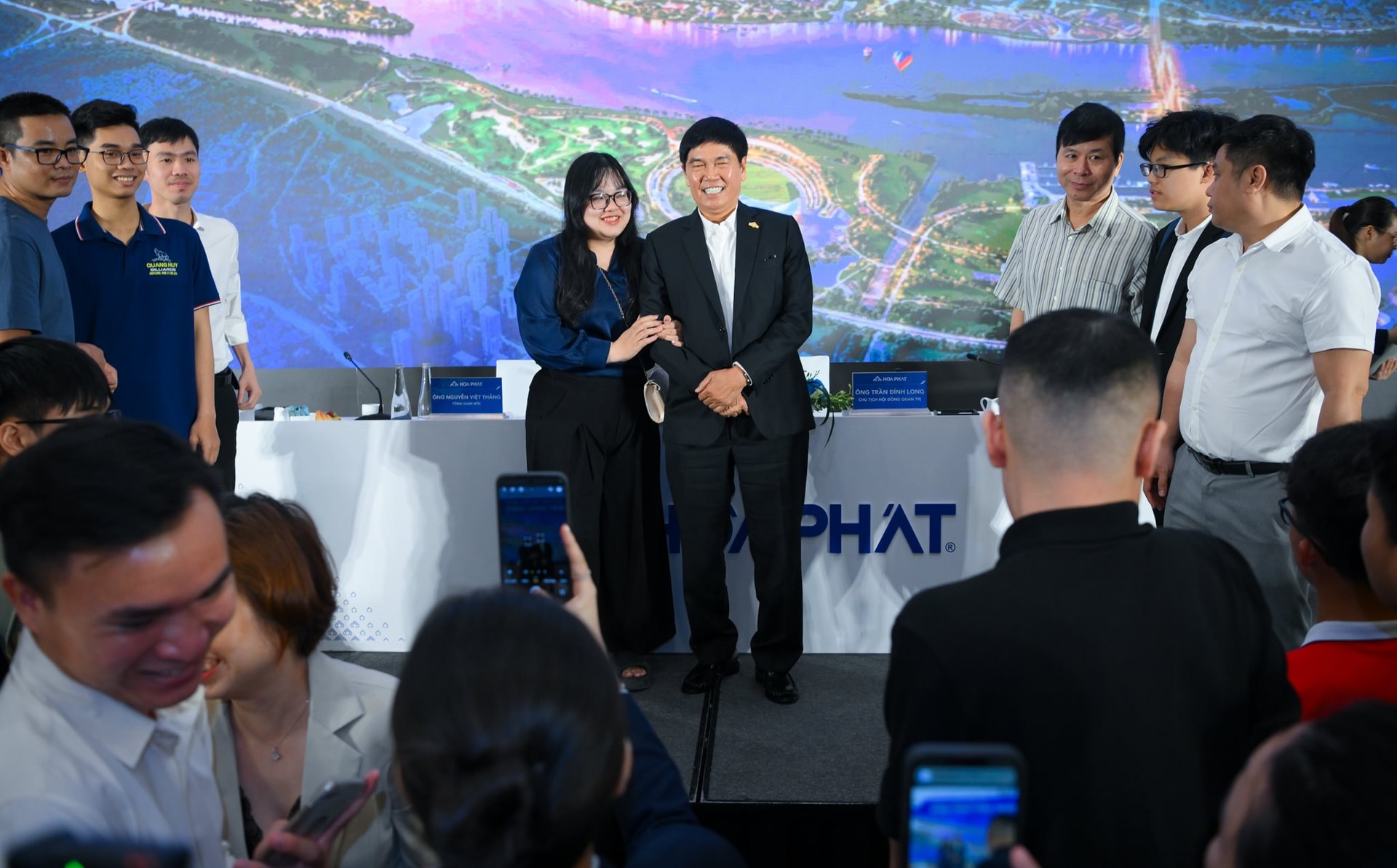 Cổ đông Hòa Phát: Người tích 100.000 cổ phiếu cho trẻ sơ sinh làm học phí, người chờ bán giá 33.000 đồng - Ảnh 9