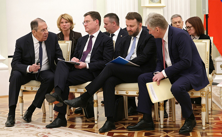 Nhân vật đặc biệt vừa tới gặp ông Putin: Kremlin huy động cả lãnh đạo tình báo, cử chỉ của ông Lavrov hé lộ bí ẩn - Ảnh 2